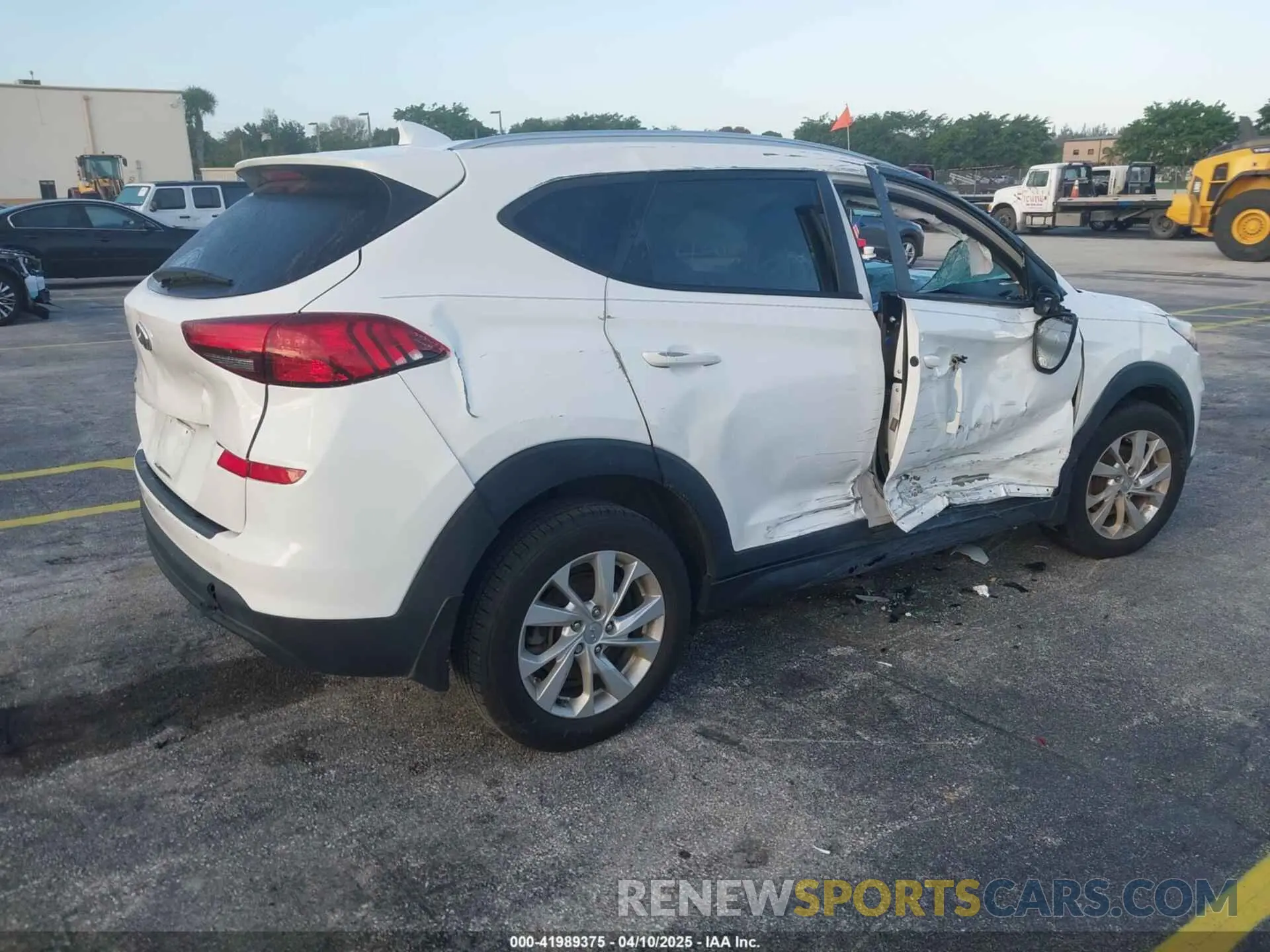 4 Photograph of a damaged car KM8J33A44LU272445 HYUNDAI TUCSON 2020
