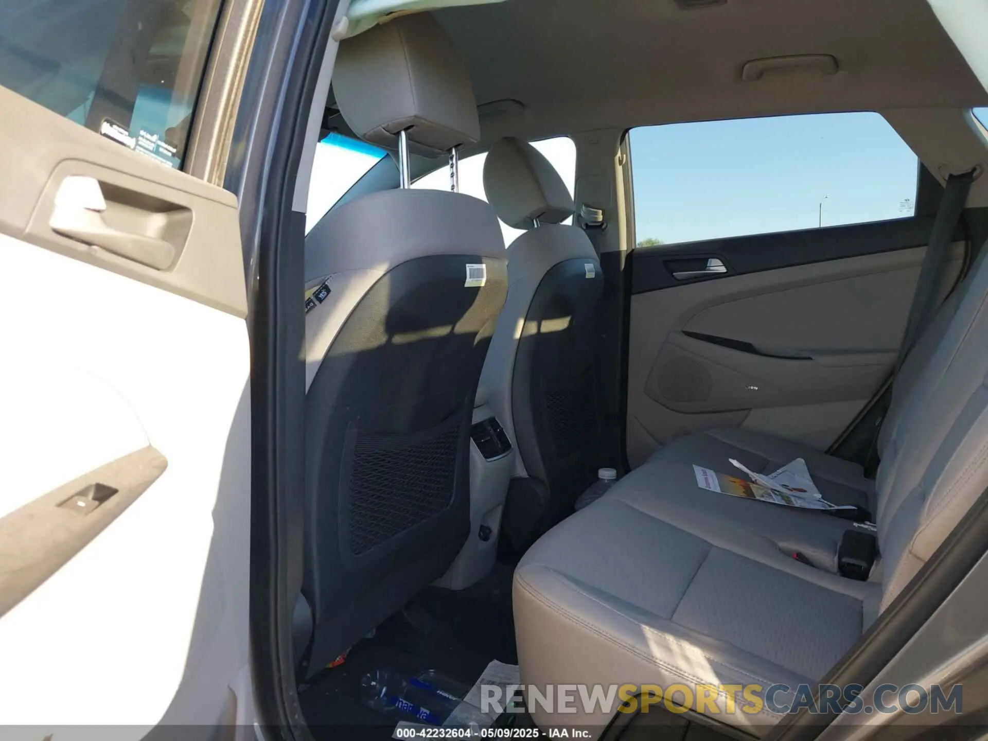 8 Photograph of a damaged car KM8J33AL4LU084564 HYUNDAI TUCSON 2020