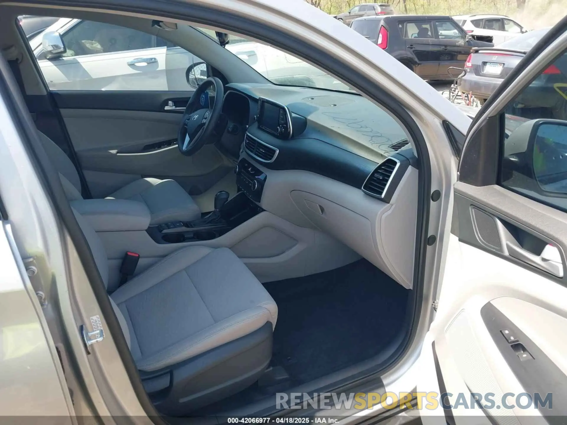 5 Photograph of a damaged car KM8J3CA45LU226316 HYUNDAI TUCSON 2020