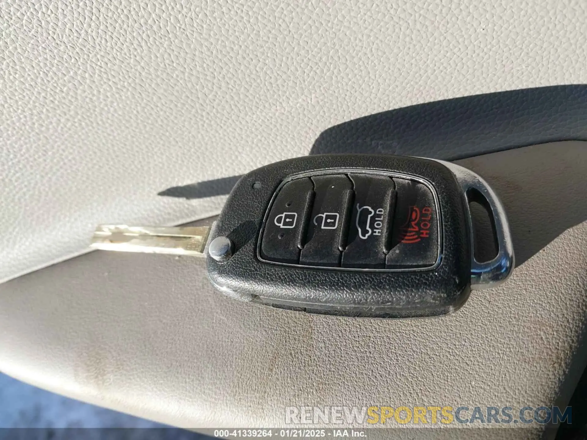 11 Photograph of a damaged car KM8J2CA42MU368157 HYUNDAI TUCSON 2021