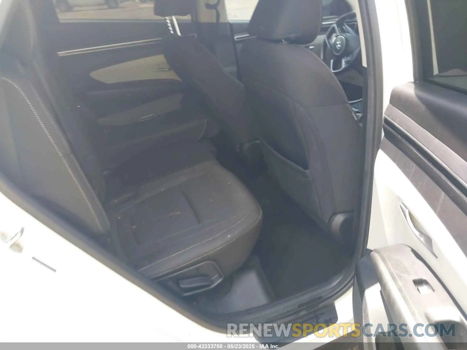 8 Photograph of a damaged car 5NMJA3AE1NH054024 HYUNDAI TUCSON 2022