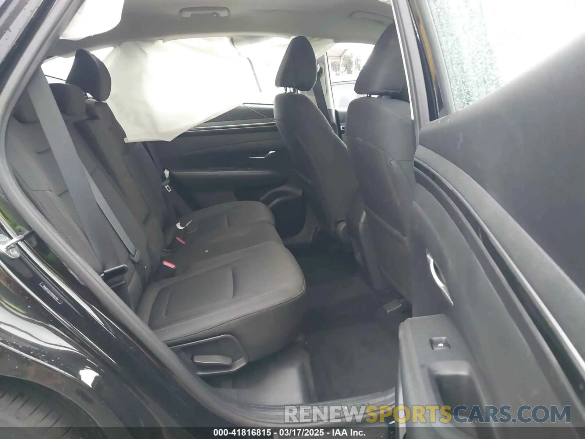 8 Photograph of a damaged car 5NMJA3AE1NH061104 HYUNDAI TUCSON 2022