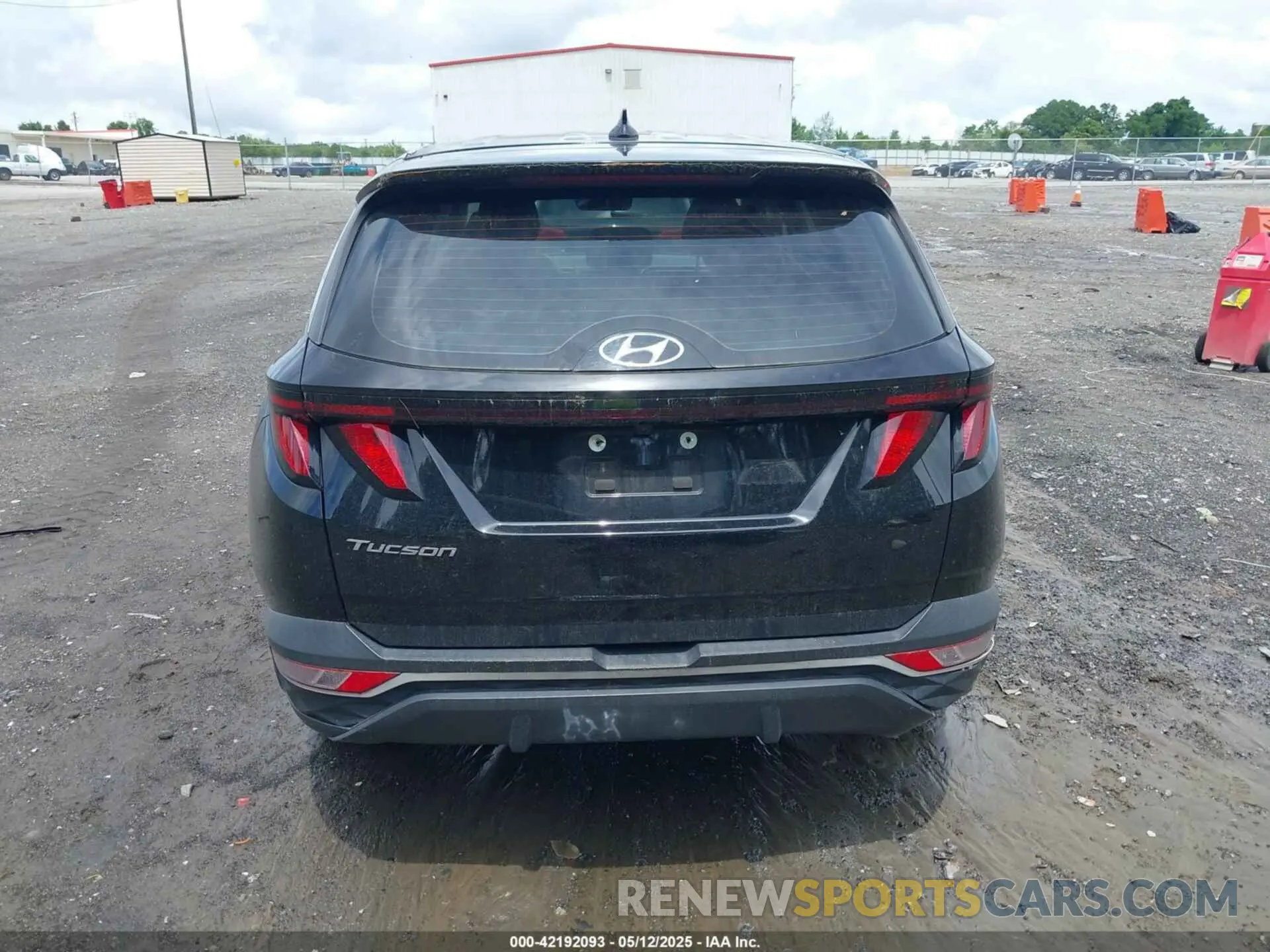 17 Photograph of a damaged car 5NMJA3AE5NH005926 HYUNDAI TUCSON 2022