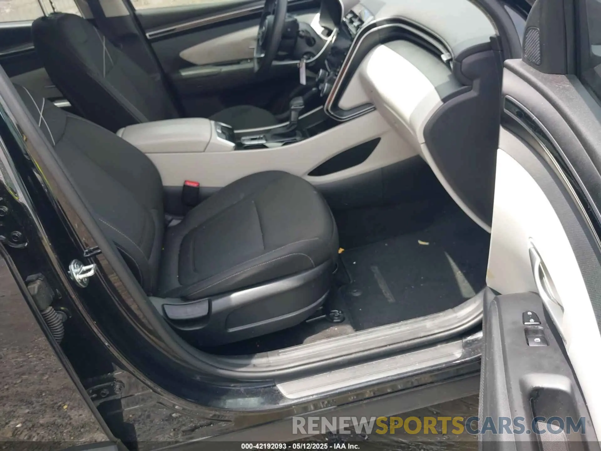 5 Photograph of a damaged car 5NMJA3AE5NH005926 HYUNDAI TUCSON 2022