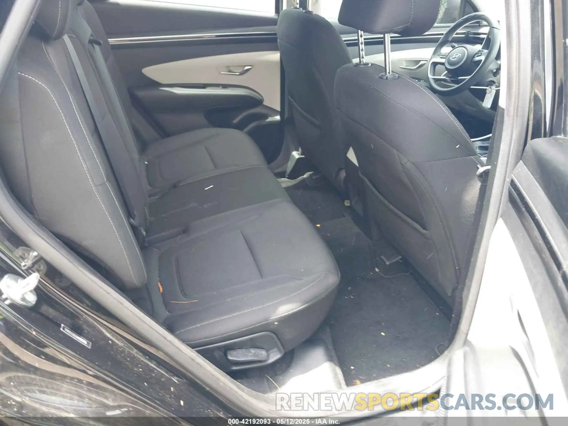 8 Photograph of a damaged car 5NMJA3AE5NH005926 HYUNDAI TUCSON 2022