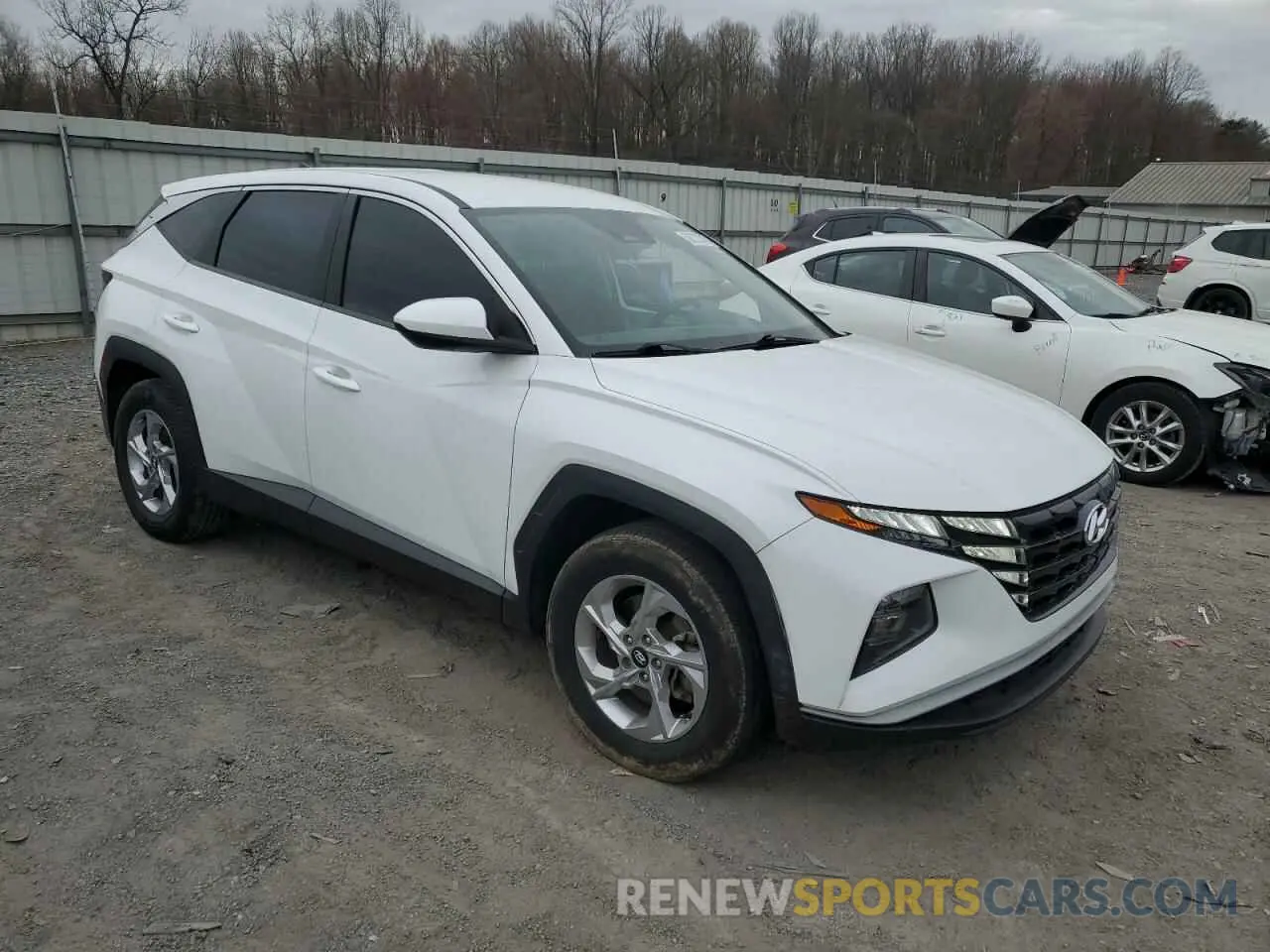 4 Photograph of a damaged car 5NMJA3AE5NH014304 HYUNDAI TUCSON 2022