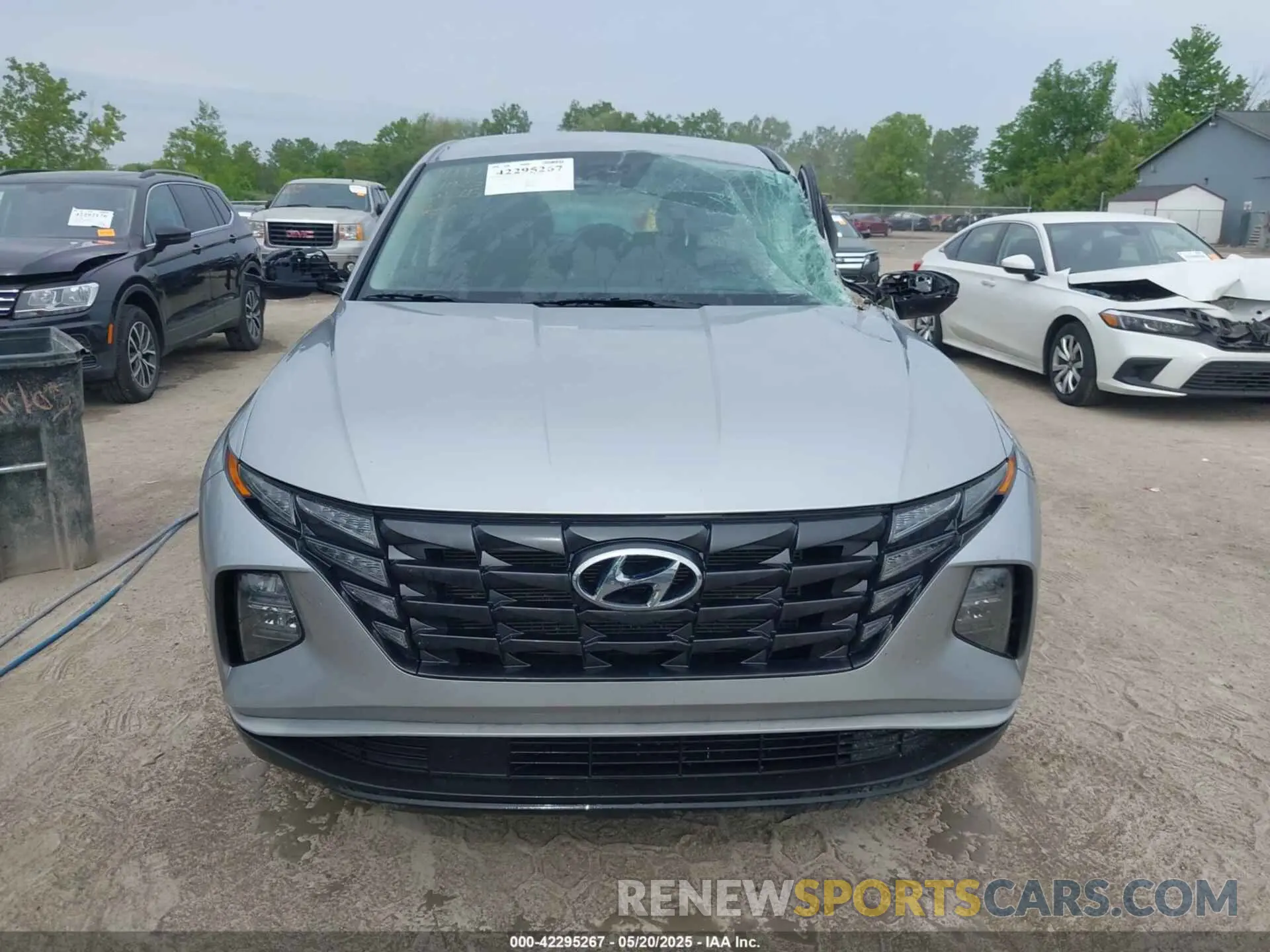 11 Photograph of a damaged car 5NMJA3AE5NH014755 HYUNDAI TUCSON 2022