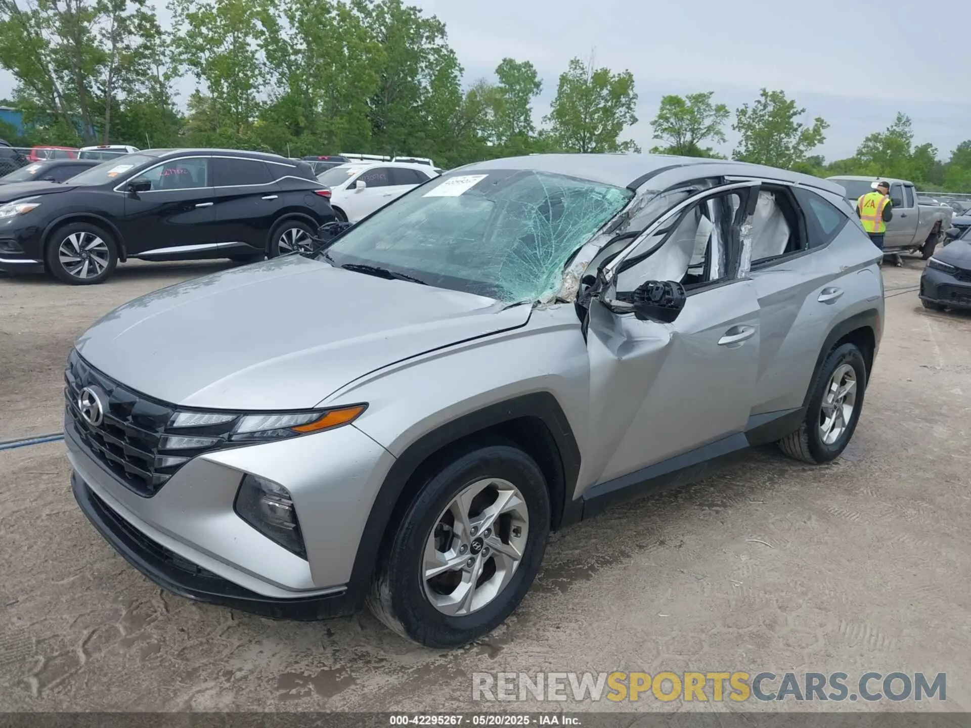 2 Photograph of a damaged car 5NMJA3AE5NH014755 HYUNDAI TUCSON 2022