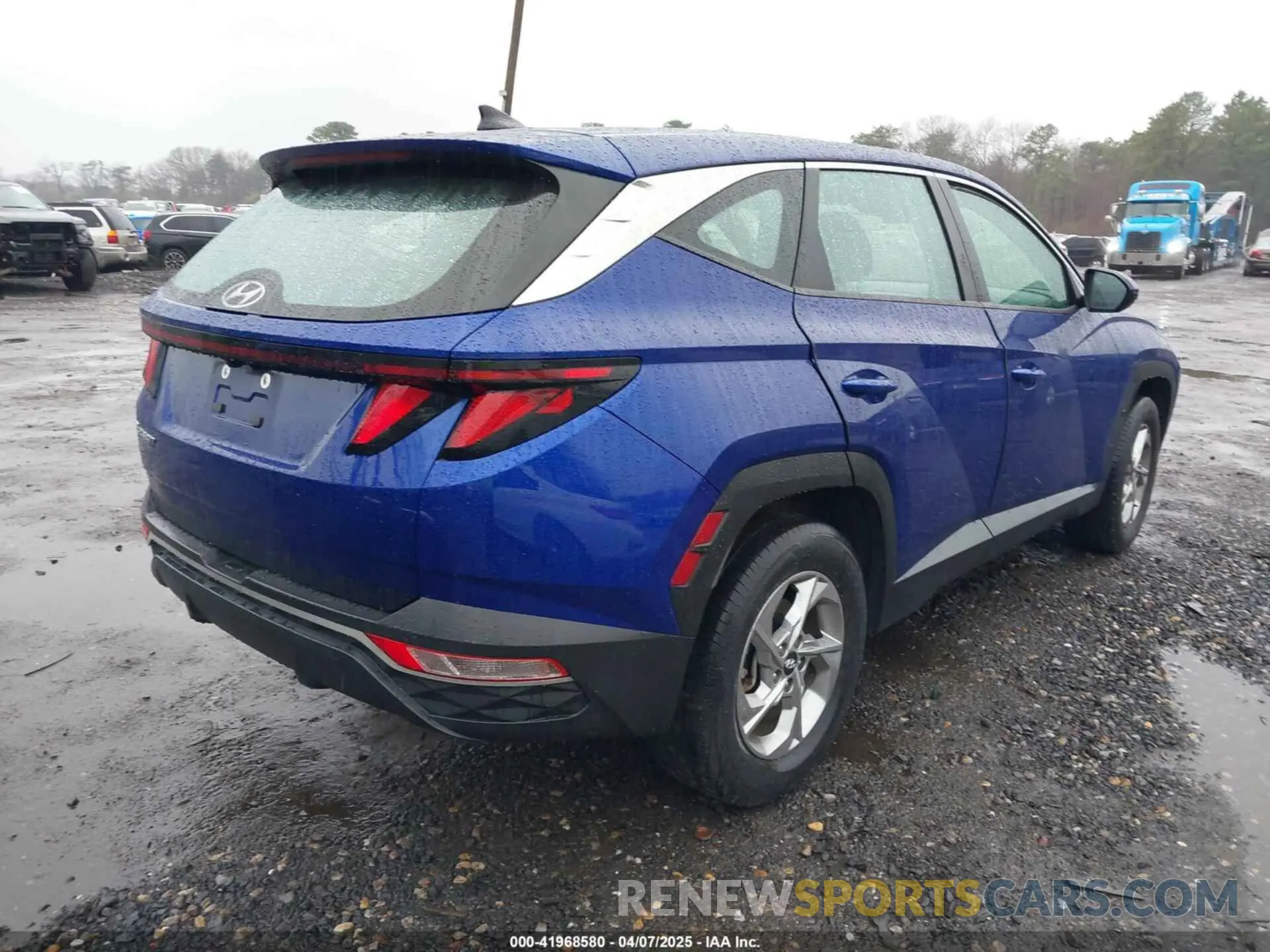 4 Photograph of a damaged car 5NMJA3AE6NH002176 HYUNDAI TUCSON 2022