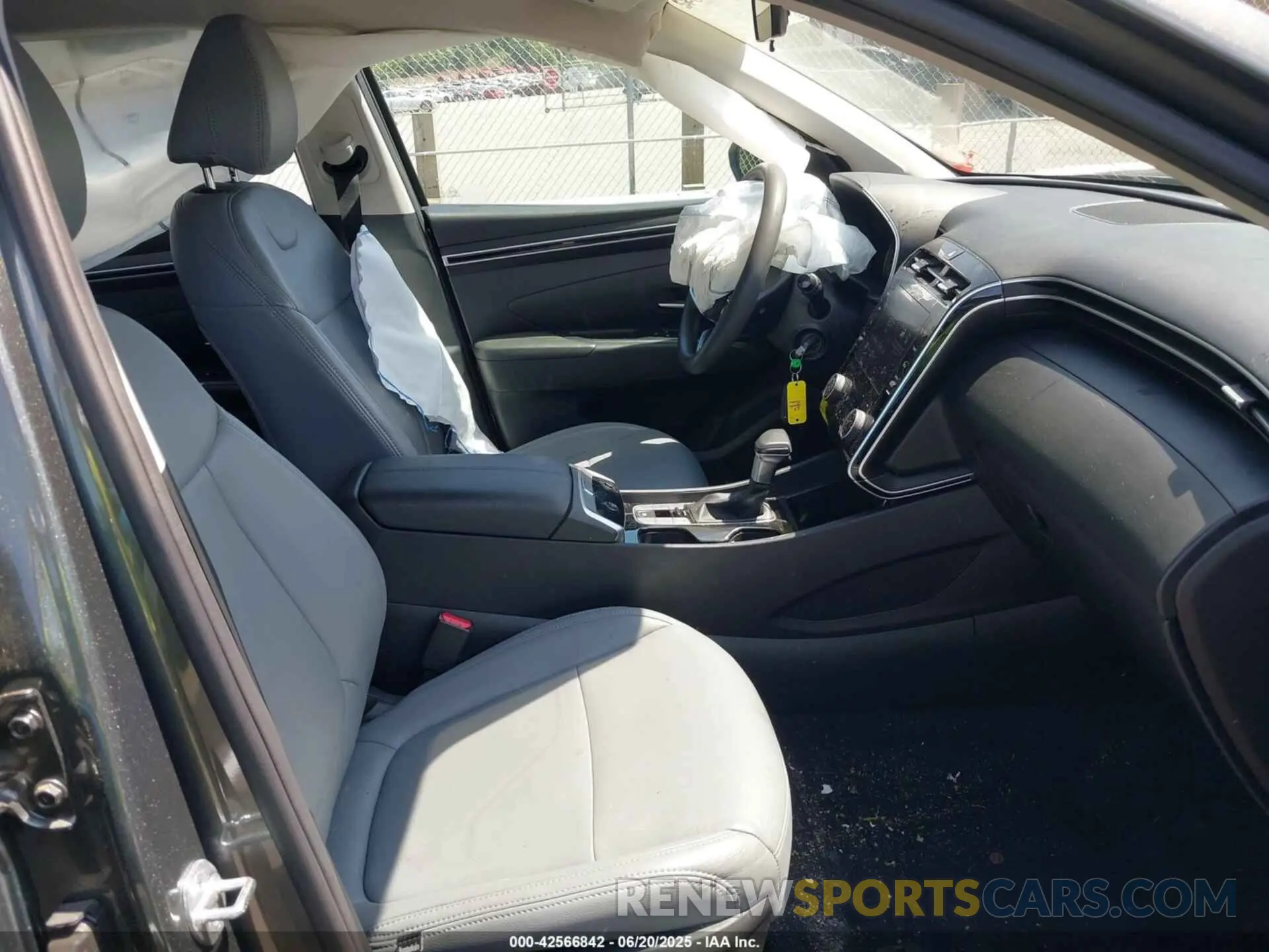 5 Photograph of a damaged car 5NMJA3AE6NH056609 HYUNDAI TUCSON 2022