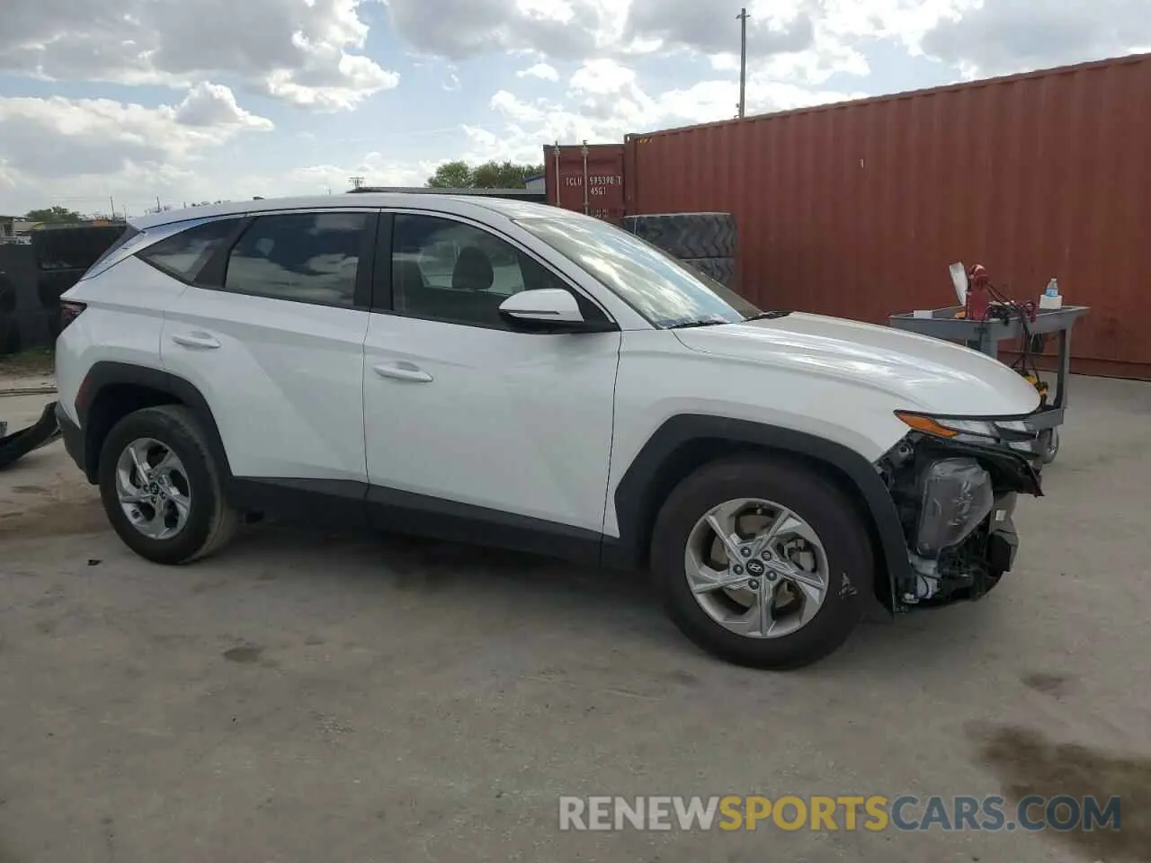 4 Photograph of a damaged car 5NMJA3AE6NH067111 HYUNDAI TUCSON 2022