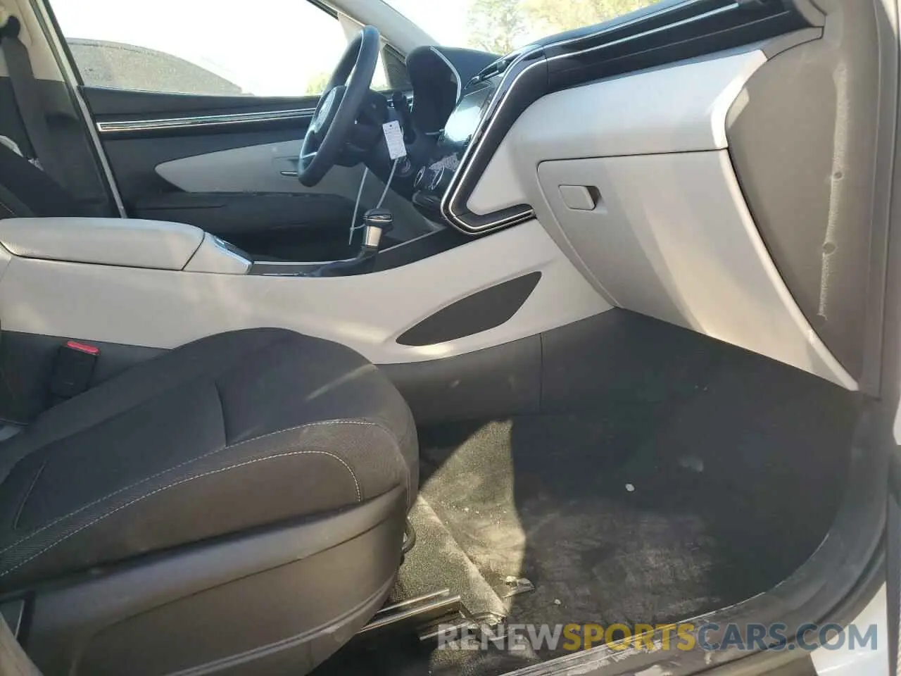 7 Photograph of a damaged car 5NMJA3AE6NH067111 HYUNDAI TUCSON 2022