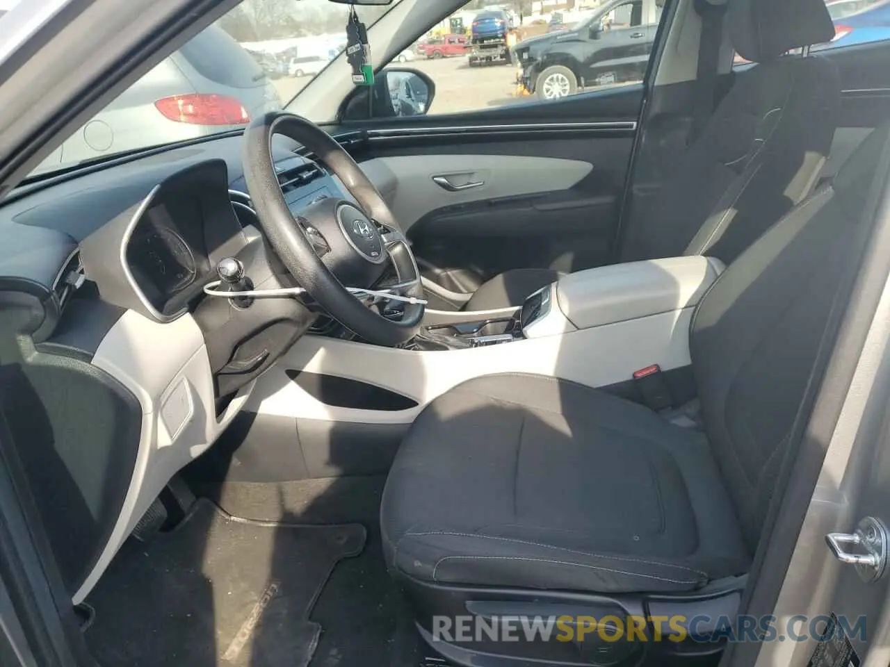 7 Photograph of a damaged car 5NMJA3AE7NH002705 HYUNDAI TUCSON 2022