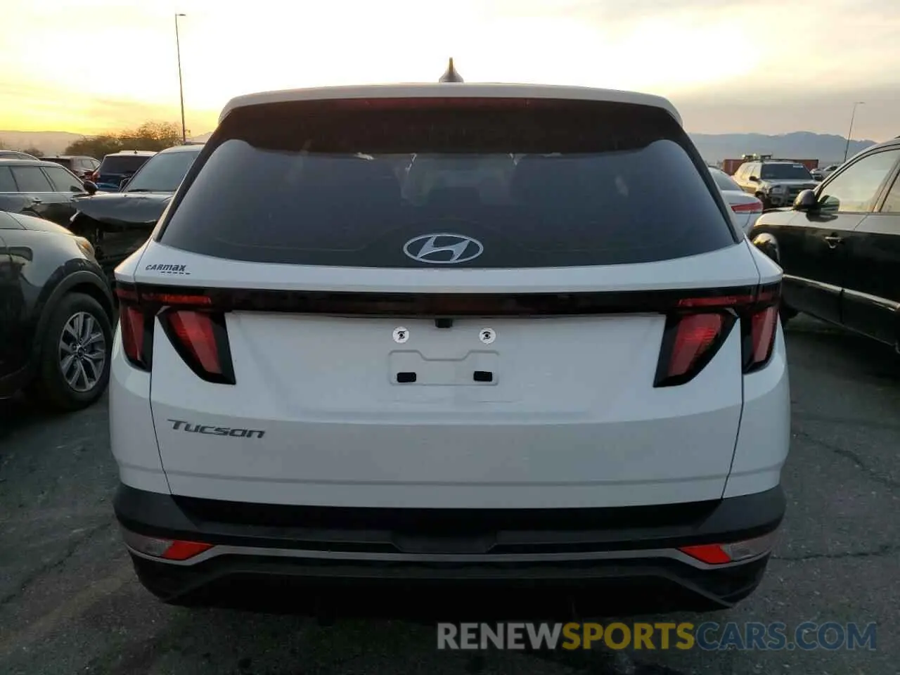 6 Photograph of a damaged car 5NMJA3AE8NH010067 HYUNDAI TUCSON 2022