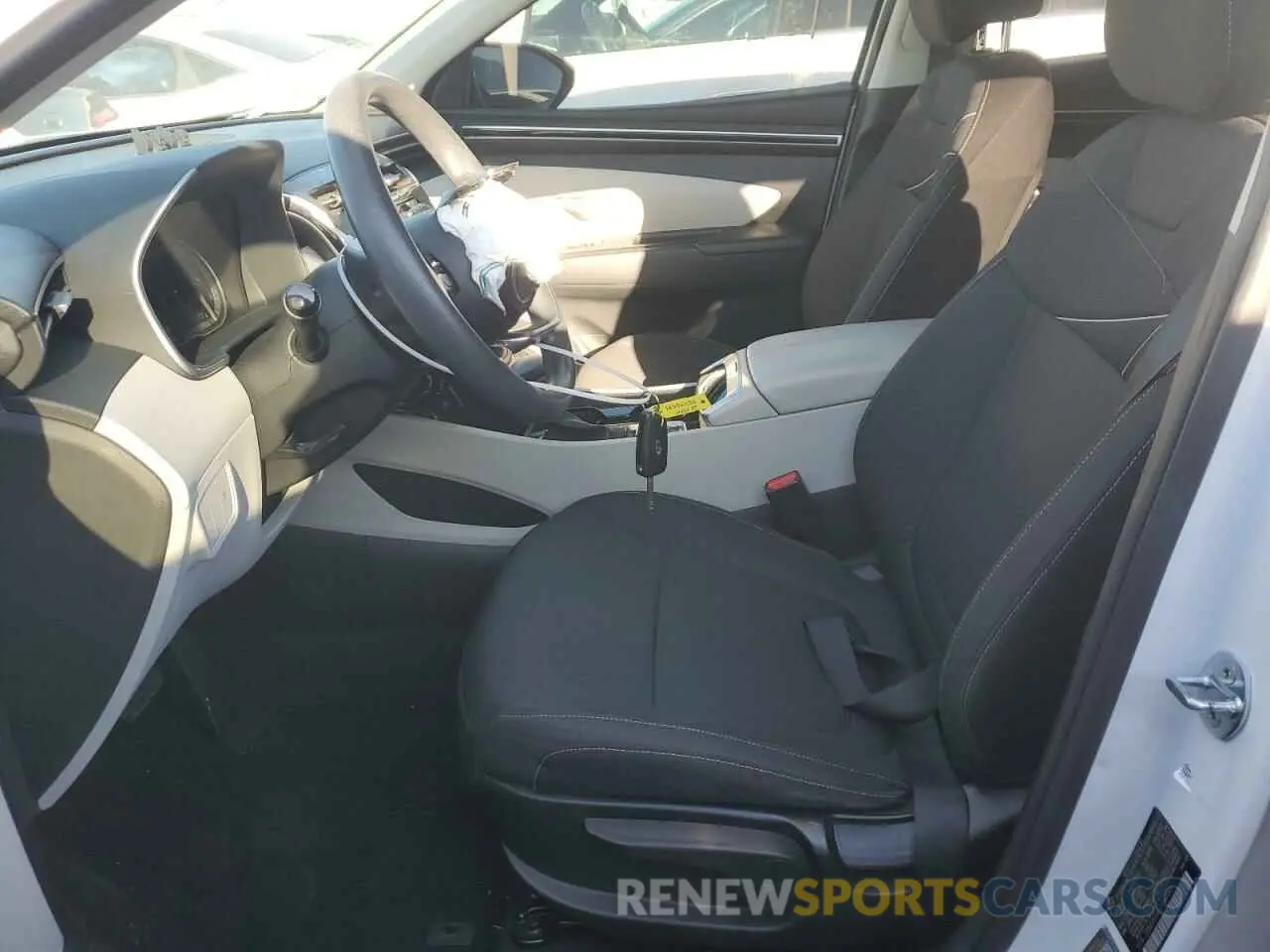 7 Photograph of a damaged car 5NMJA3AE8NH010067 HYUNDAI TUCSON 2022
