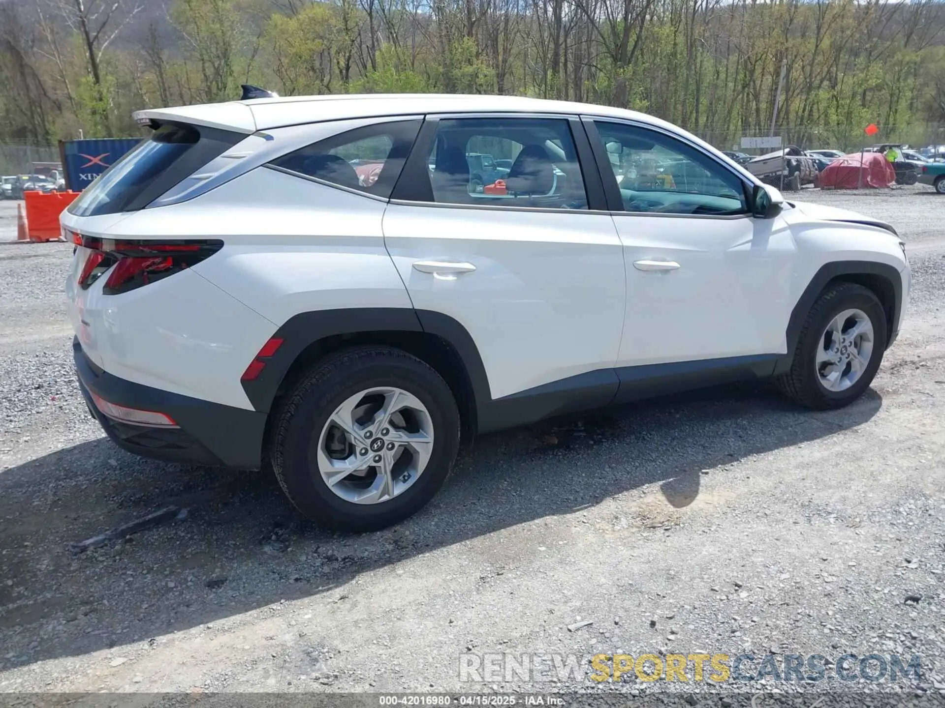 4 Photograph of a damaged car 5NMJACAE4NH053207 HYUNDAI TUCSON 2022