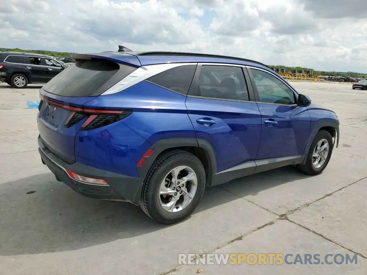 3 Photograph of a damaged car 5NMJB3AE0NH042590 HYUNDAI TUCSON 2022