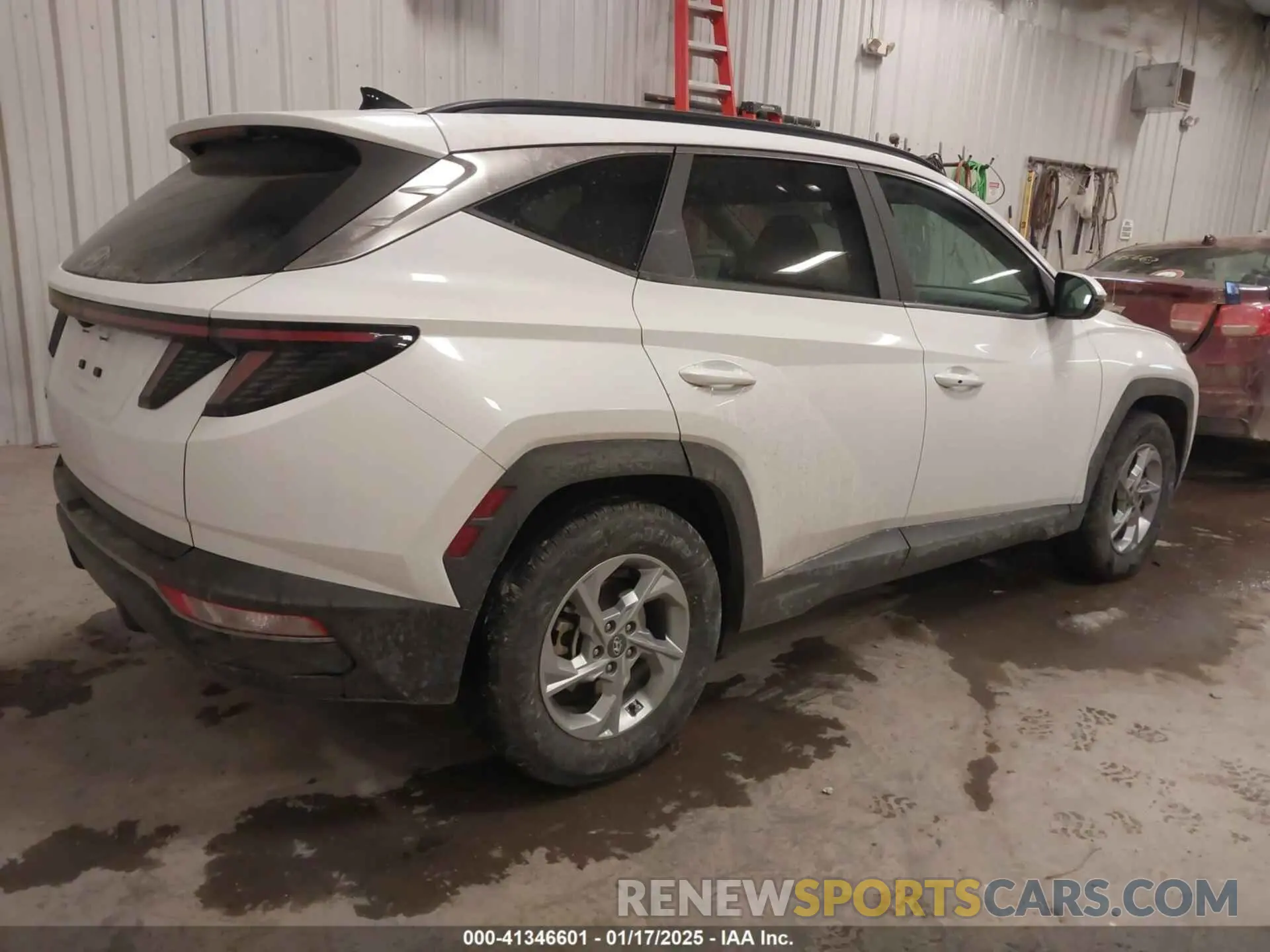 4 Photograph of a damaged car 5NMJB3AE0NH083009 HYUNDAI TUCSON 2022