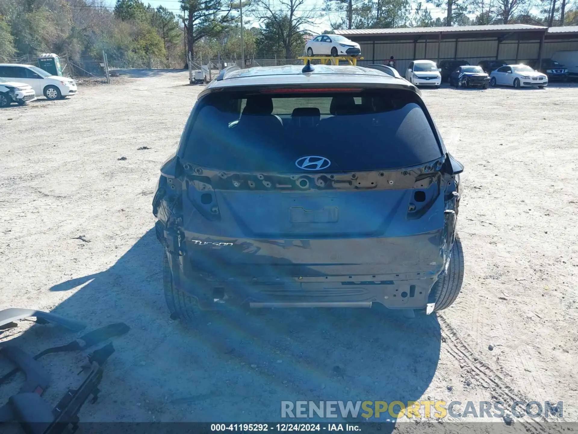 17 Photograph of a damaged car 5NMJB3AE3NH017750 HYUNDAI TUCSON 2022