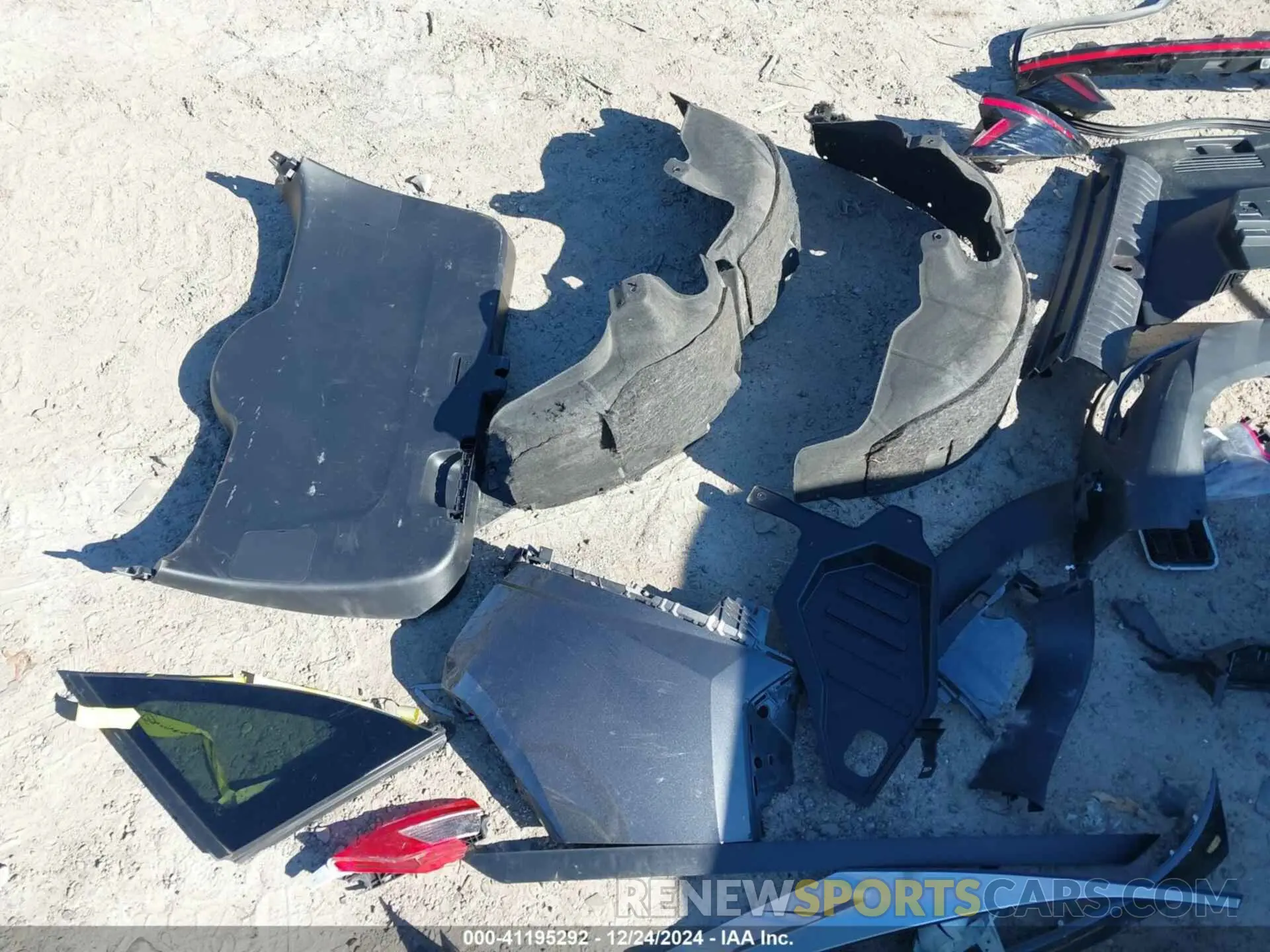 18 Photograph of a damaged car 5NMJB3AE3NH017750 HYUNDAI TUCSON 2022