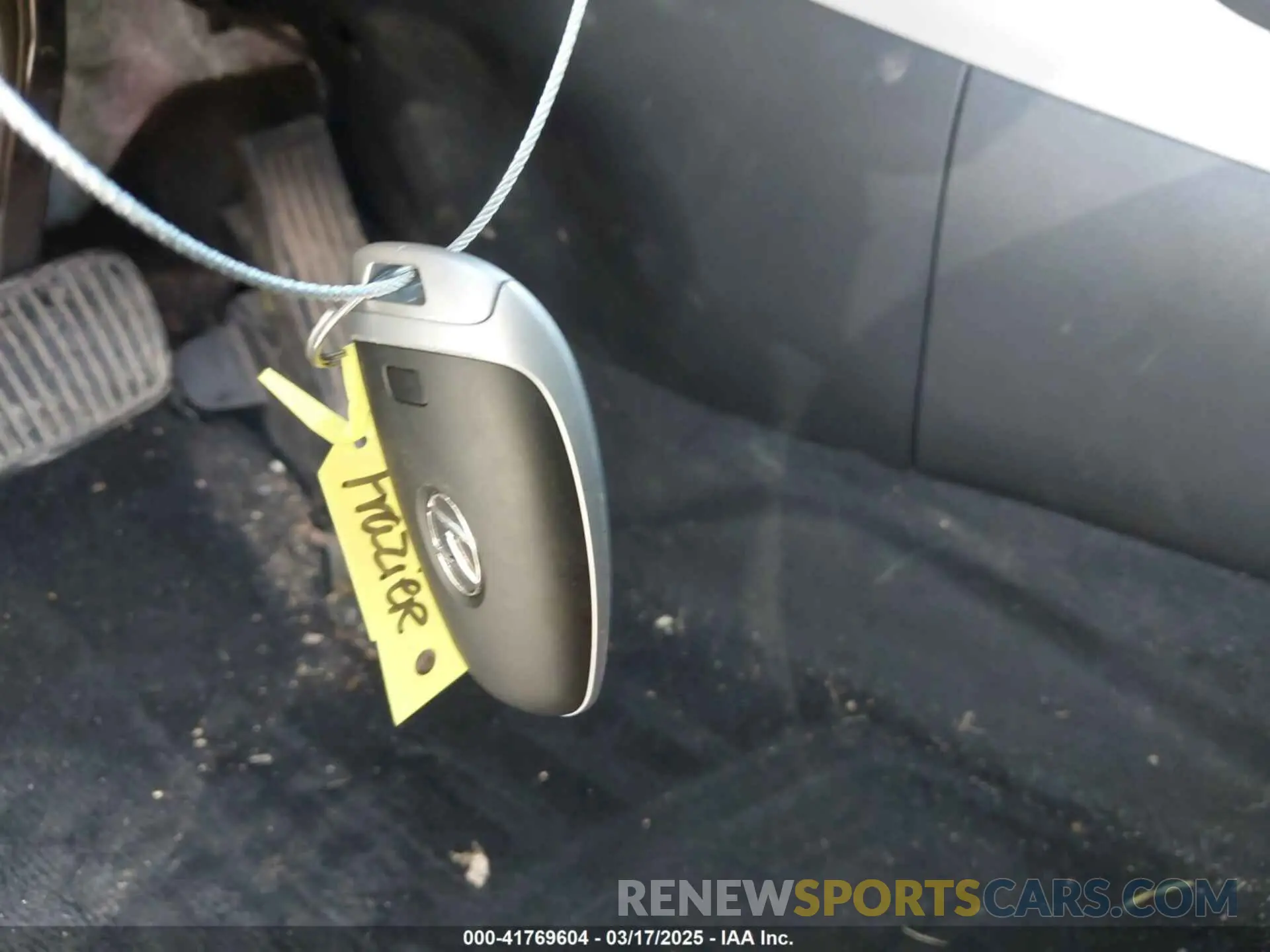 11 Photograph of a damaged car 5NMJB3AE3NH070982 HYUNDAI TUCSON 2022