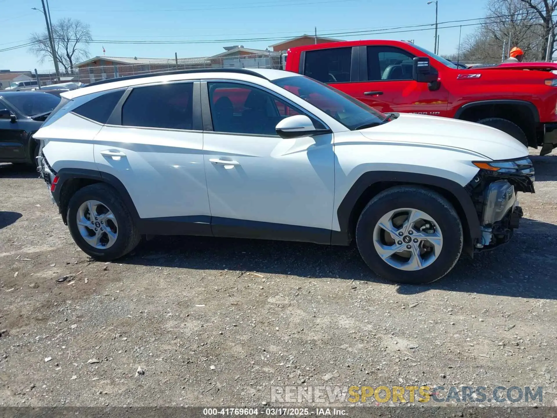 14 Photograph of a damaged car 5NMJB3AE3NH070982 HYUNDAI TUCSON 2022