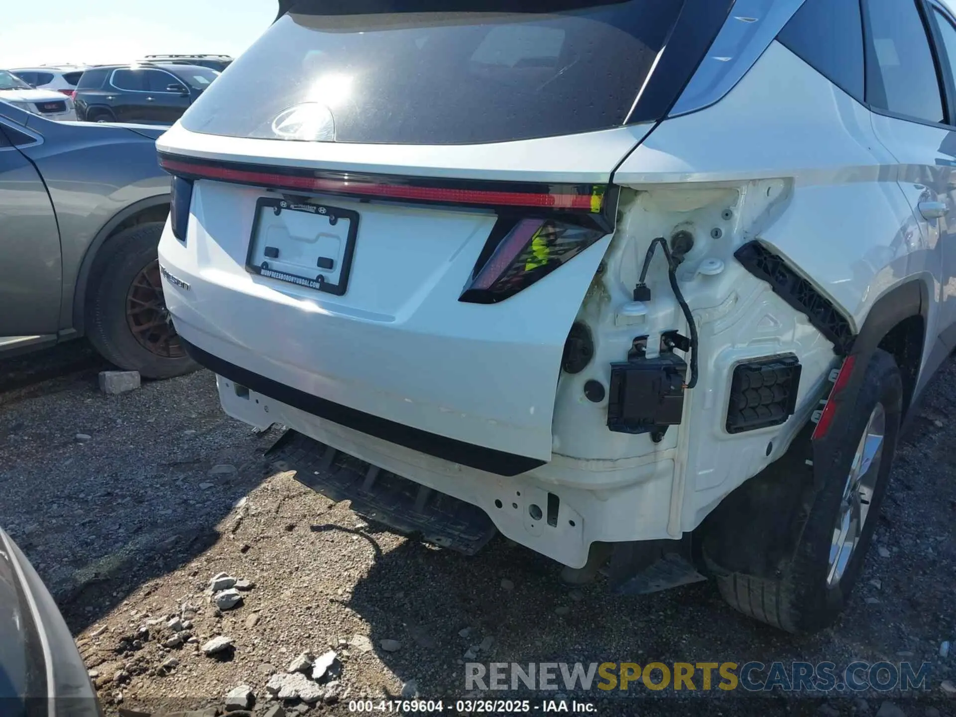 18 Photograph of a damaged car 5NMJB3AE3NH070982 HYUNDAI TUCSON 2022