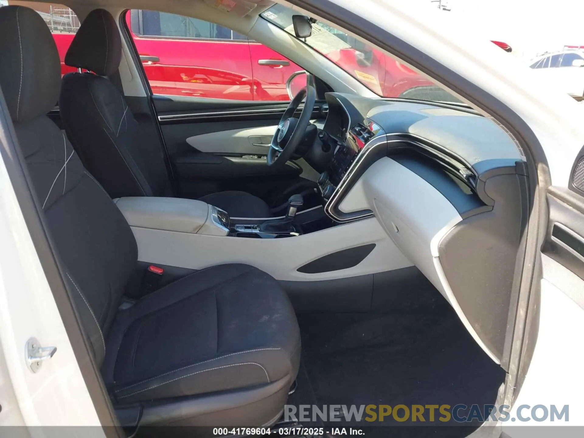 5 Photograph of a damaged car 5NMJB3AE3NH070982 HYUNDAI TUCSON 2022