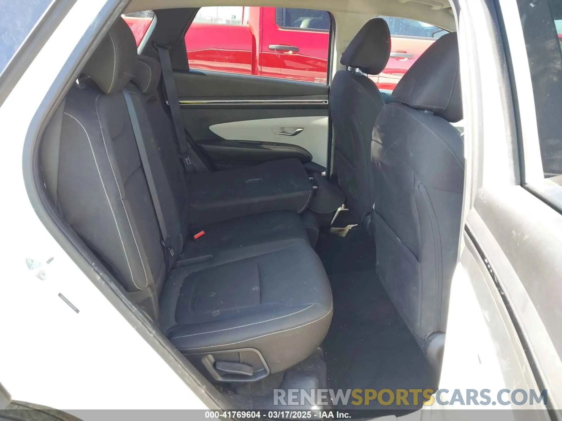 8 Photograph of a damaged car 5NMJB3AE3NH070982 HYUNDAI TUCSON 2022