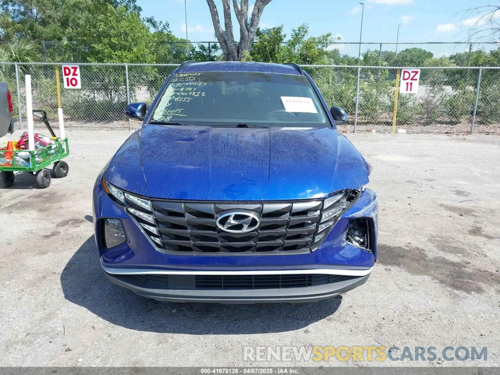 12 Photograph of a damaged car 5NMJB3AE3NH076555 HYUNDAI TUCSON 2022