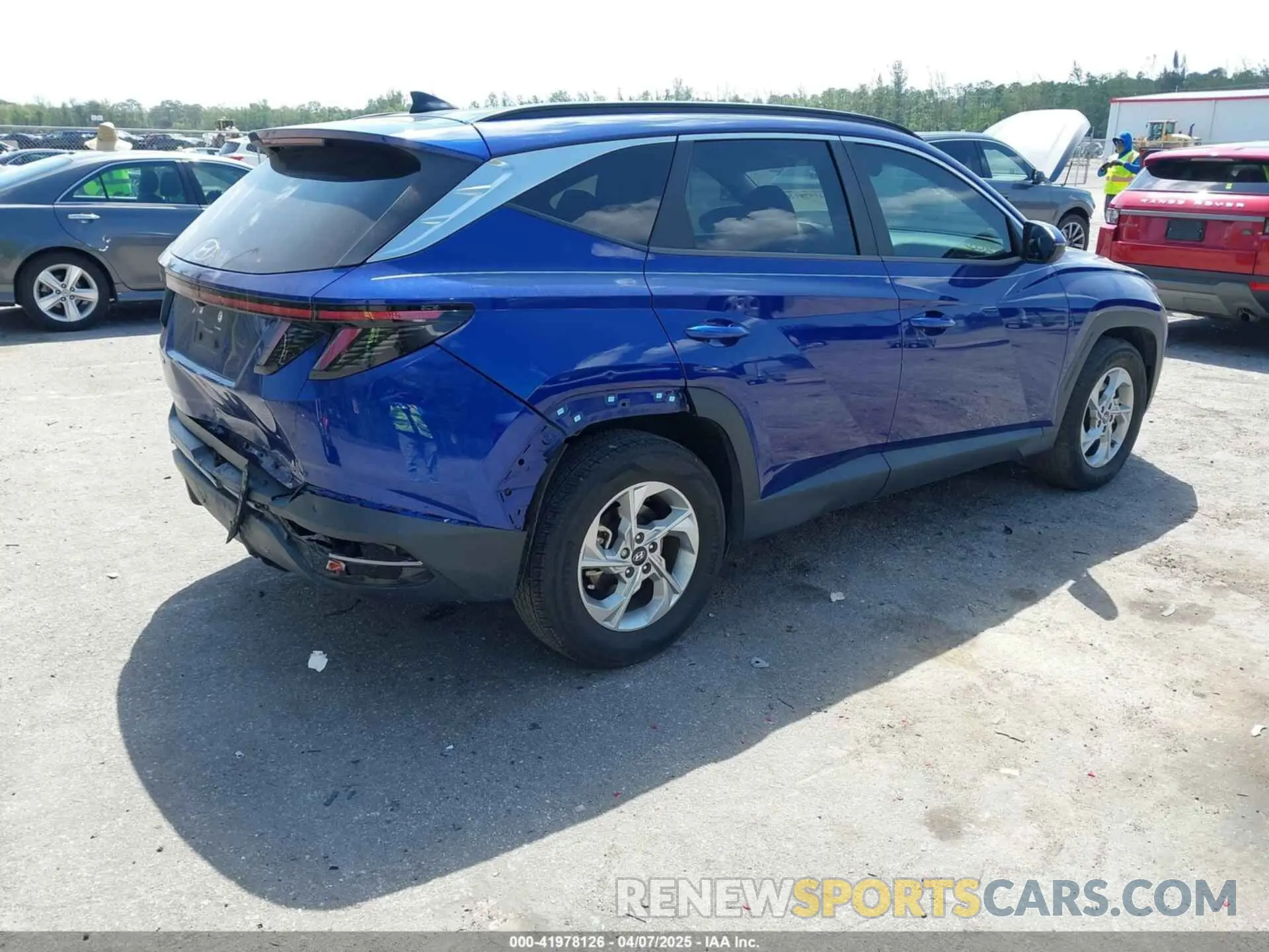 4 Photograph of a damaged car 5NMJB3AE3NH076555 HYUNDAI TUCSON 2022