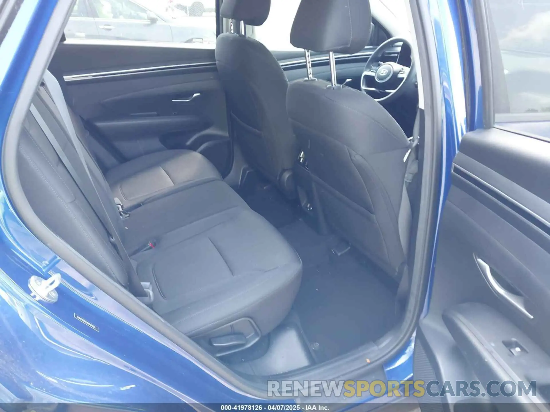 8 Photograph of a damaged car 5NMJB3AE3NH076555 HYUNDAI TUCSON 2022