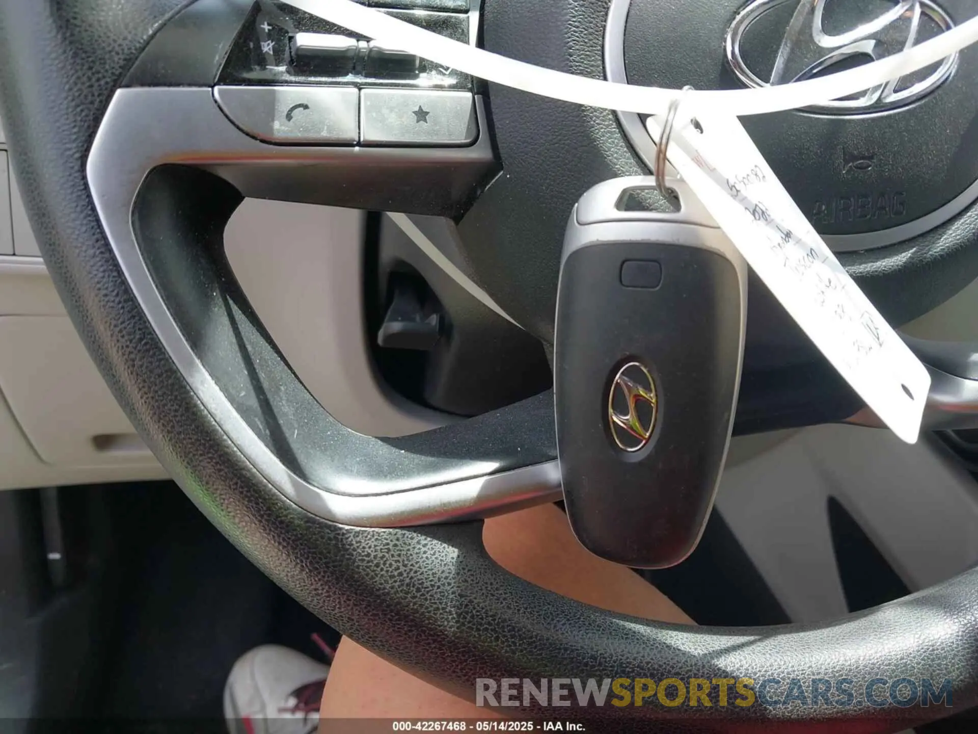 11 Photograph of a damaged car 5NMJB3AE3NH161198 HYUNDAI TUCSON 2022