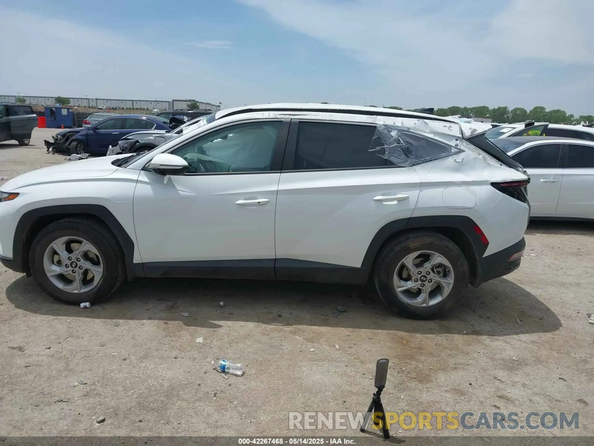 14 Photograph of a damaged car 5NMJB3AE3NH161198 HYUNDAI TUCSON 2022