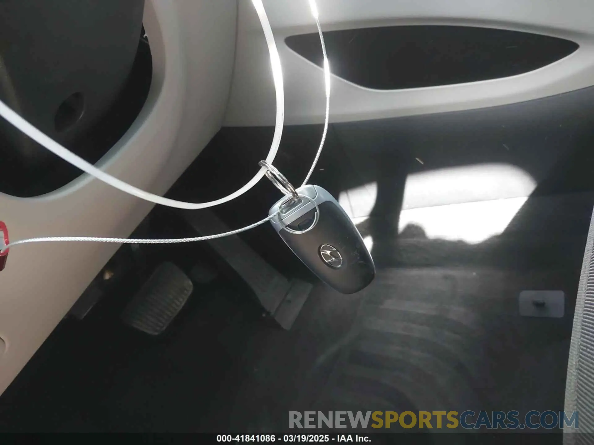 11 Photograph of a damaged car 5NMJB3AE5NH003705 HYUNDAI TUCSON 2022