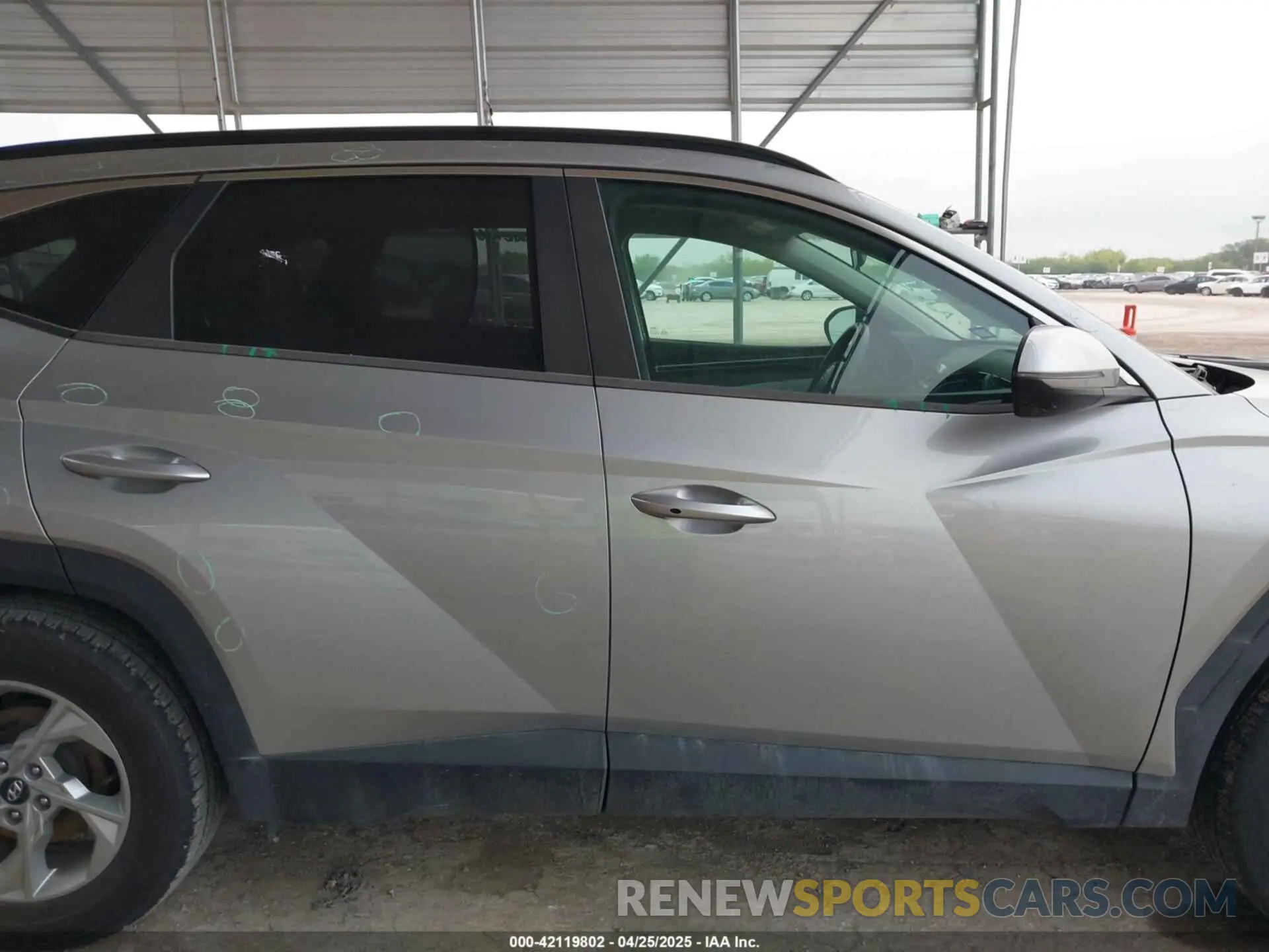 13 Photograph of a damaged car 5NMJB3AE5NH067632 HYUNDAI TUCSON 2022