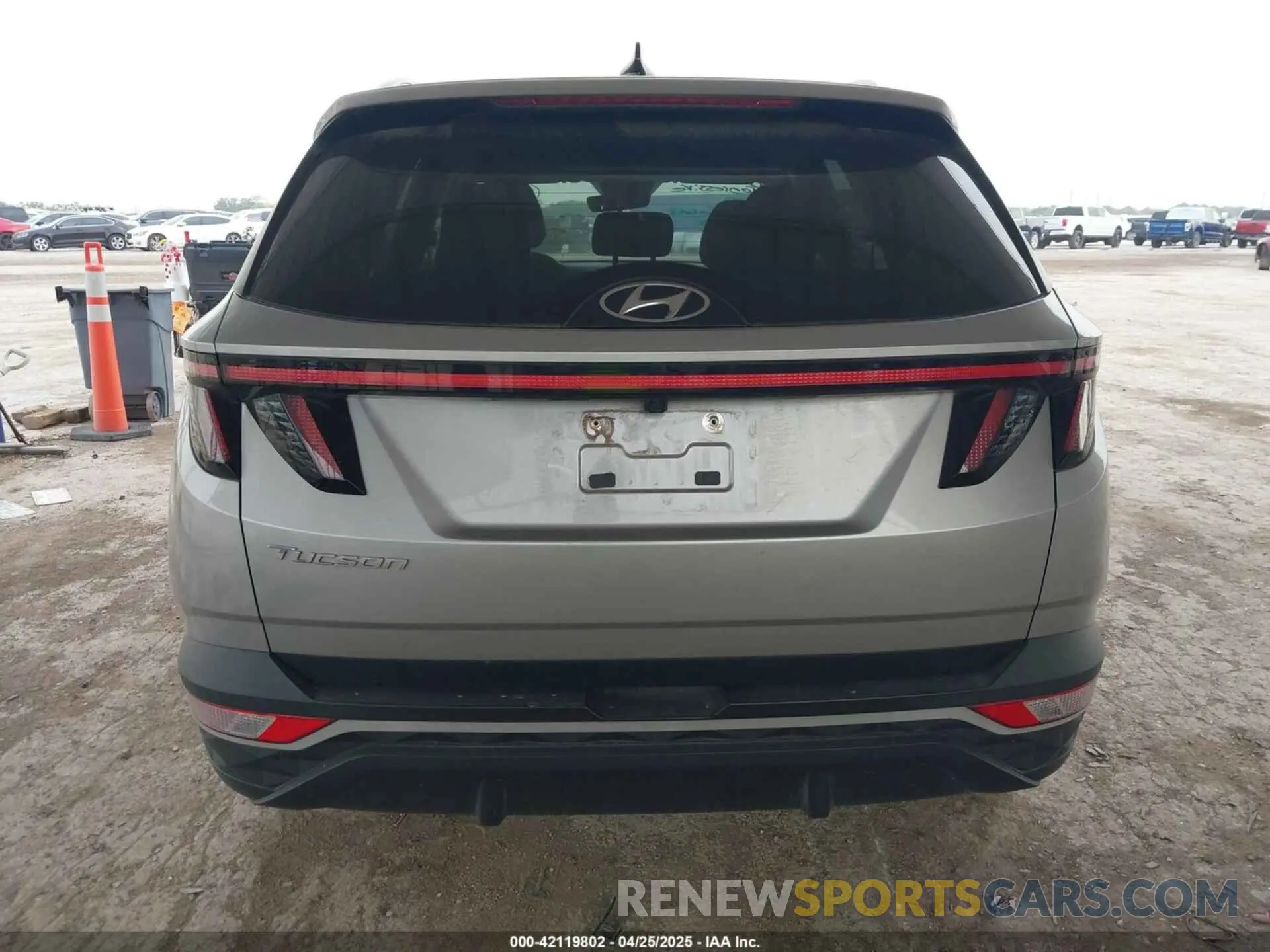 16 Photograph of a damaged car 5NMJB3AE5NH067632 HYUNDAI TUCSON 2022