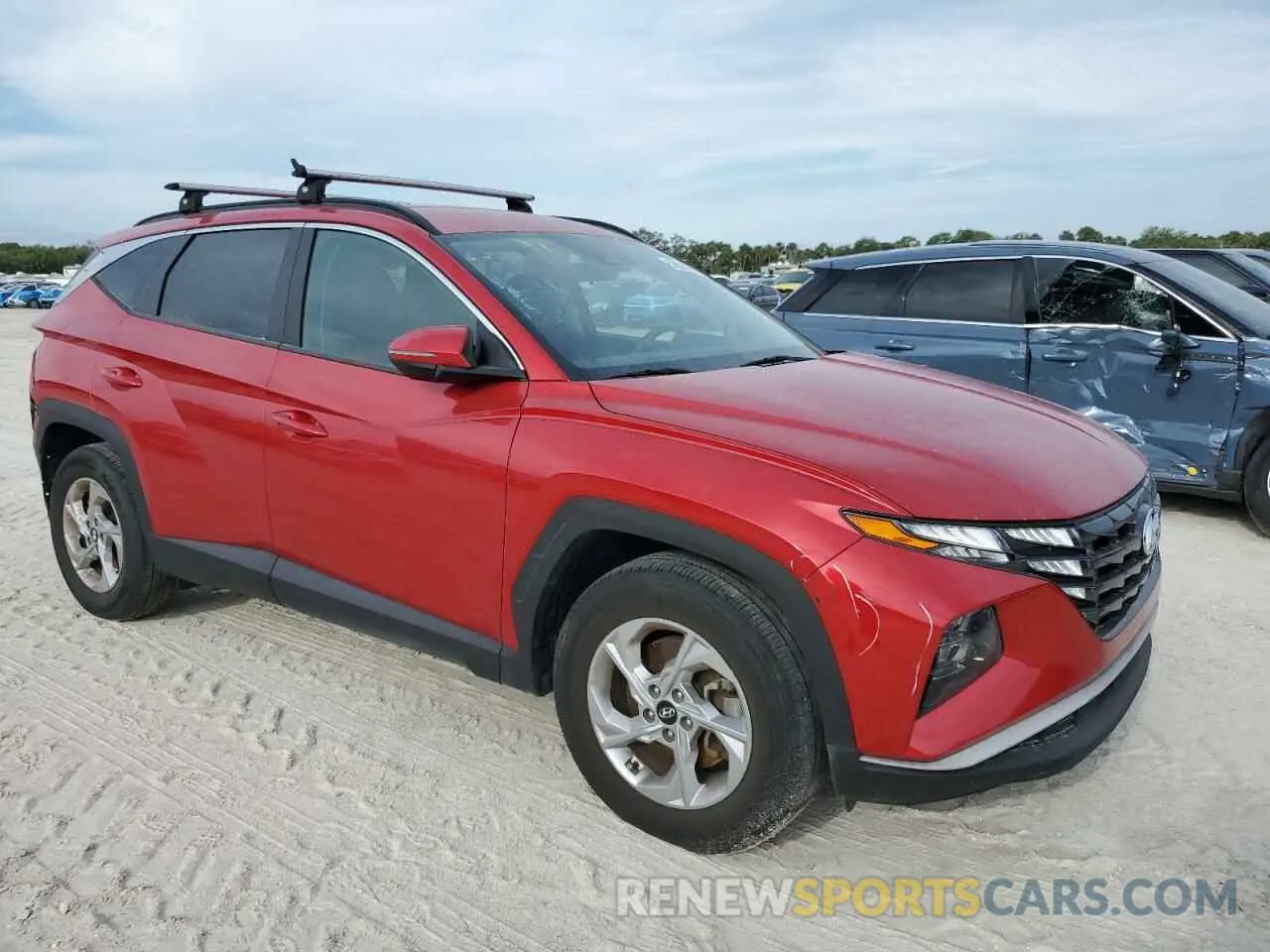 4 Photograph of a damaged car 5NMJB3AE5NH157850 HYUNDAI TUCSON 2022