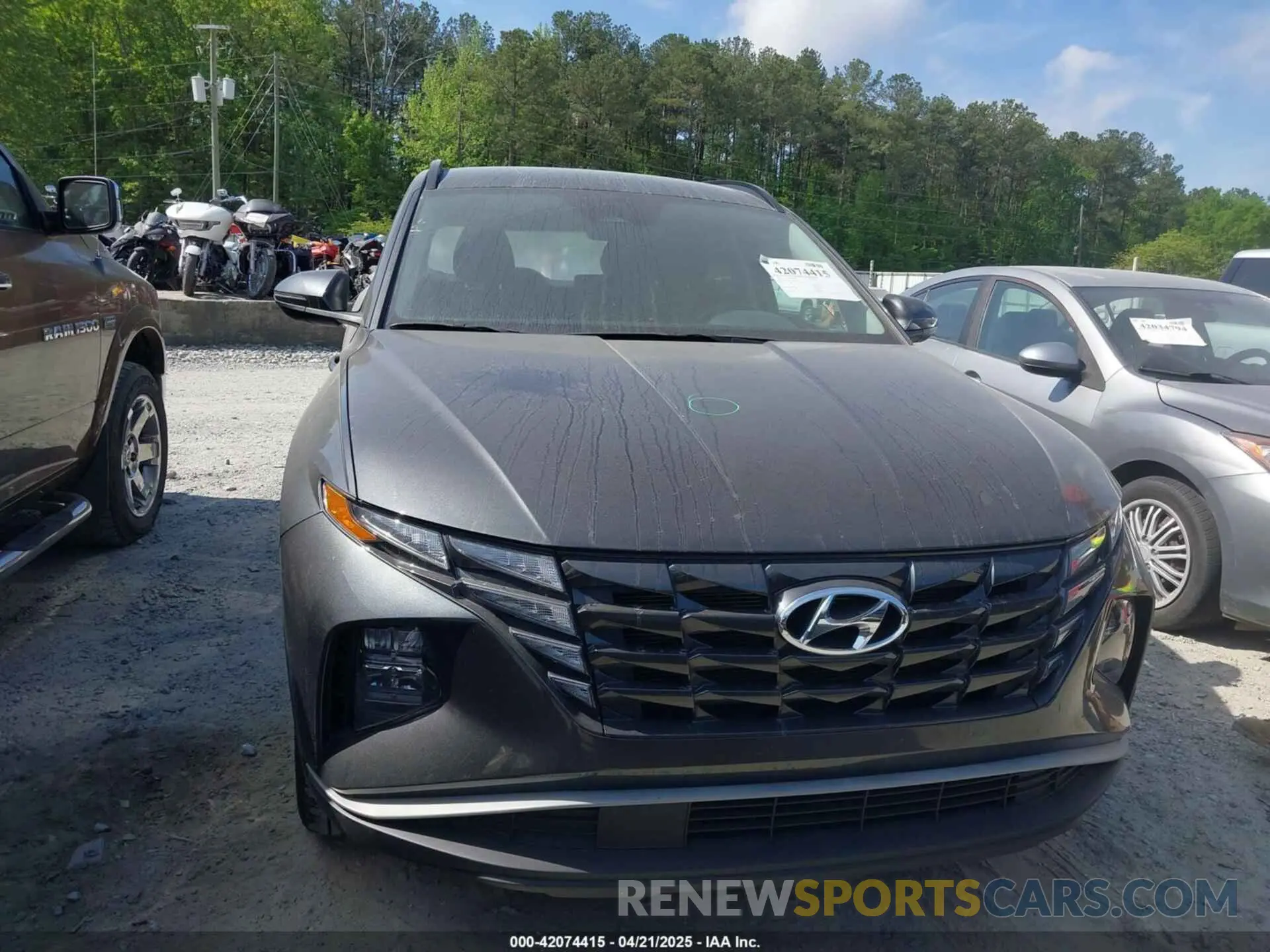 12 Photograph of a damaged car 5NMJB3AE6NH160109 HYUNDAI TUCSON 2022
