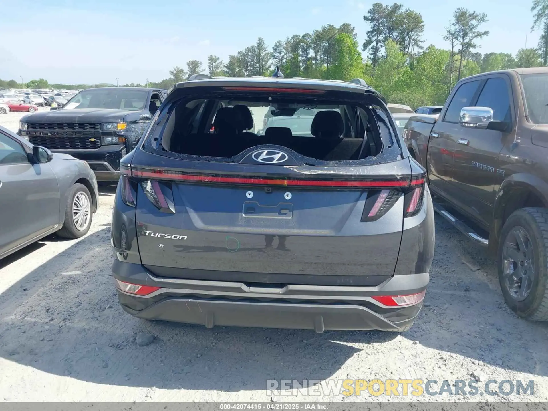 16 Photograph of a damaged car 5NMJB3AE6NH160109 HYUNDAI TUCSON 2022