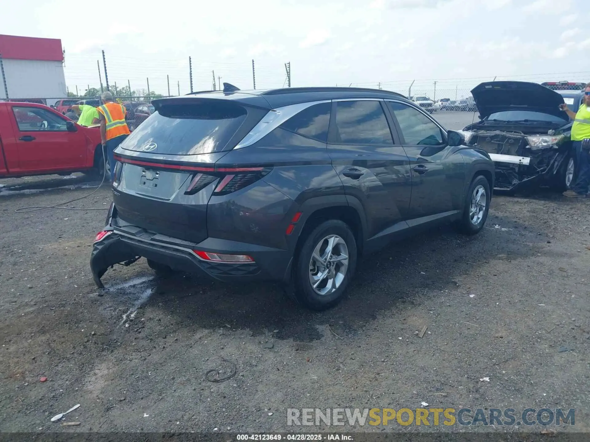 4 Photograph of a damaged car 5NMJB3AE7NH064439 HYUNDAI TUCSON 2022