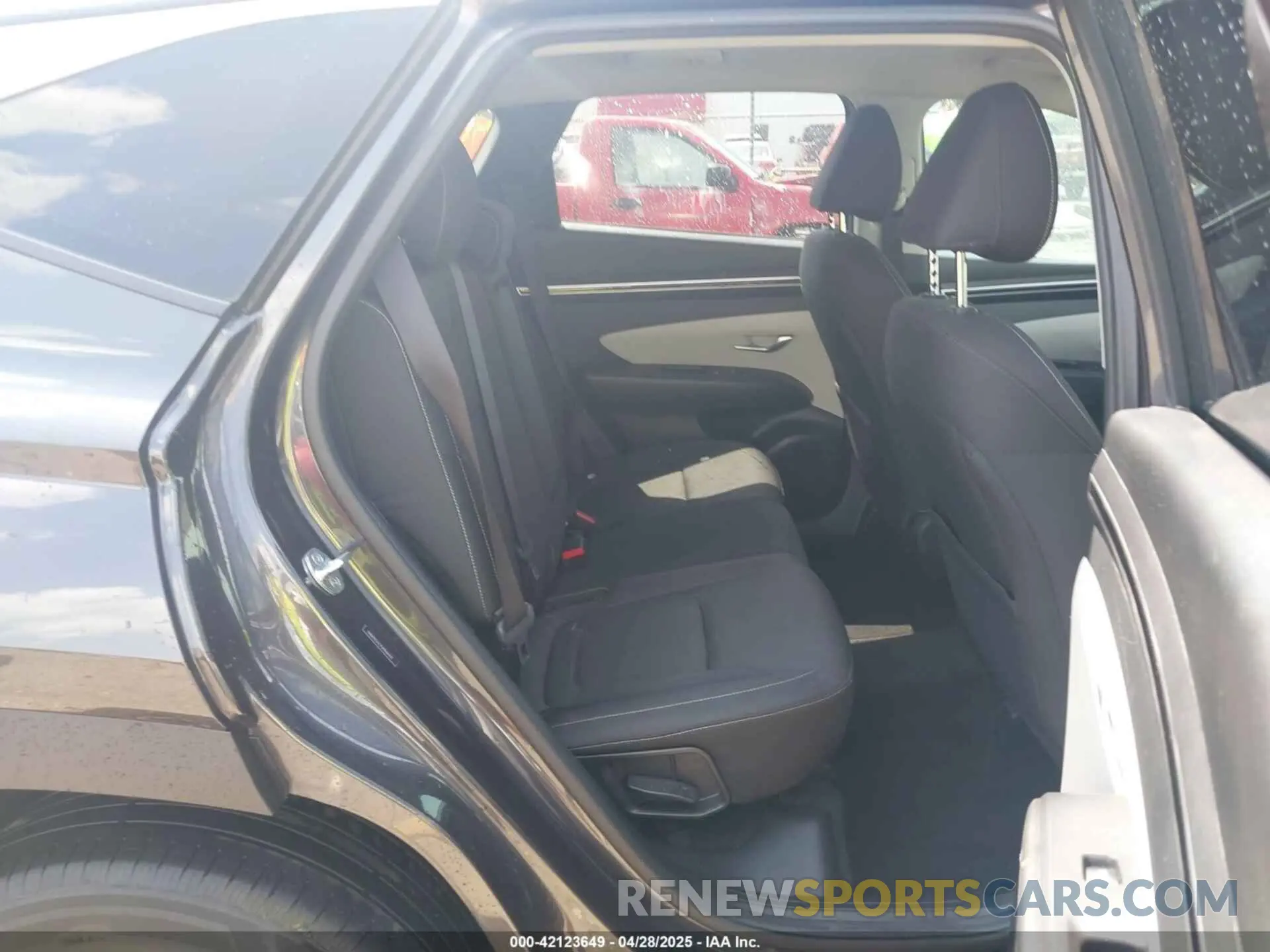 8 Photograph of a damaged car 5NMJB3AE7NH064439 HYUNDAI TUCSON 2022