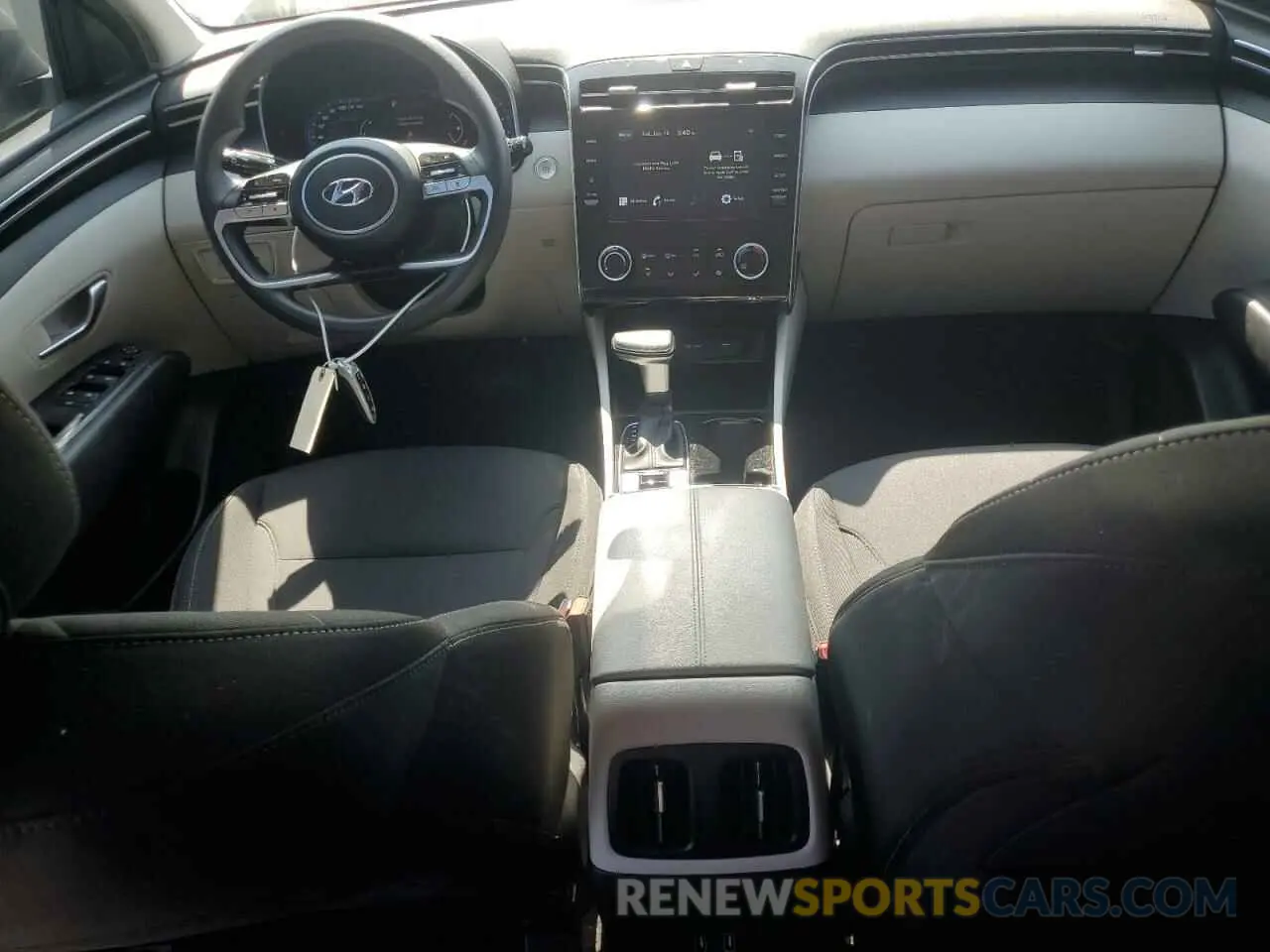 8 Photograph of a damaged car 5NMJB3AE7NH110867 HYUNDAI TUCSON 2022
