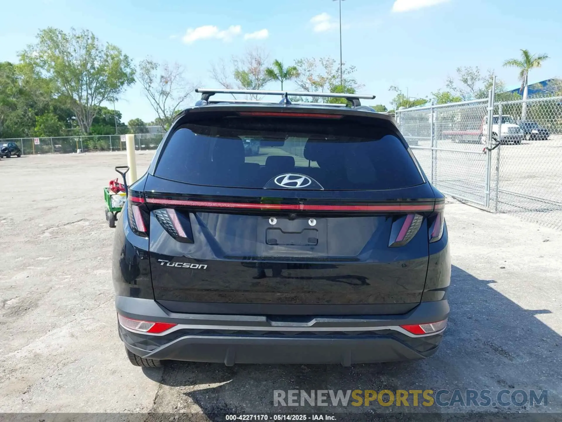 16 Photograph of a damaged car 5NMJB3AE9NH030504 HYUNDAI TUCSON 2022
