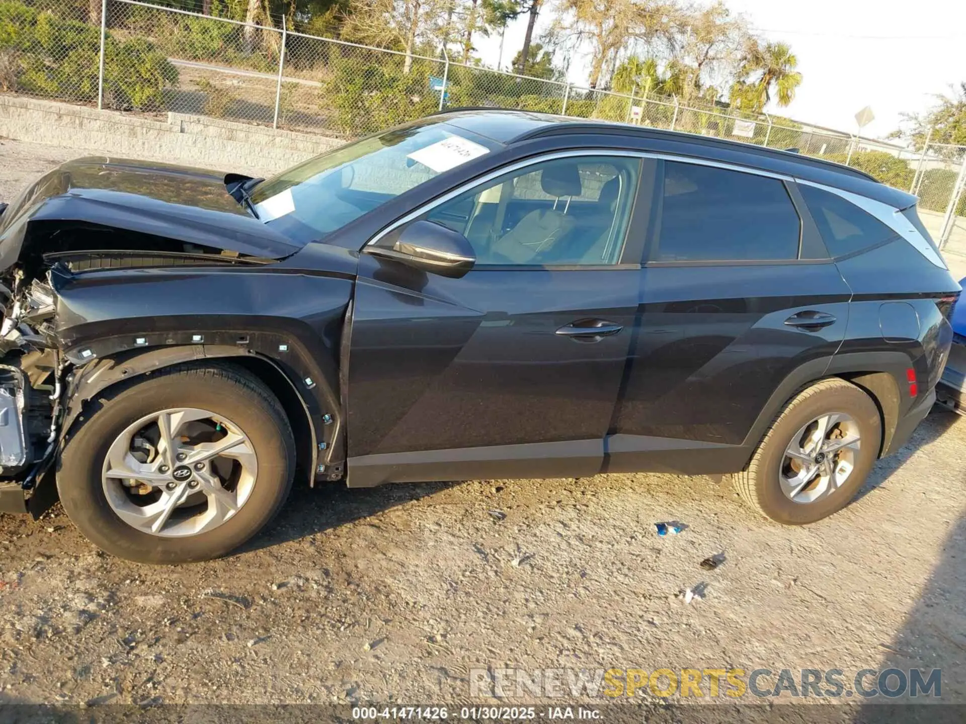 14 Photograph of a damaged car 5NMJB3AE9NH111888 HYUNDAI TUCSON 2022