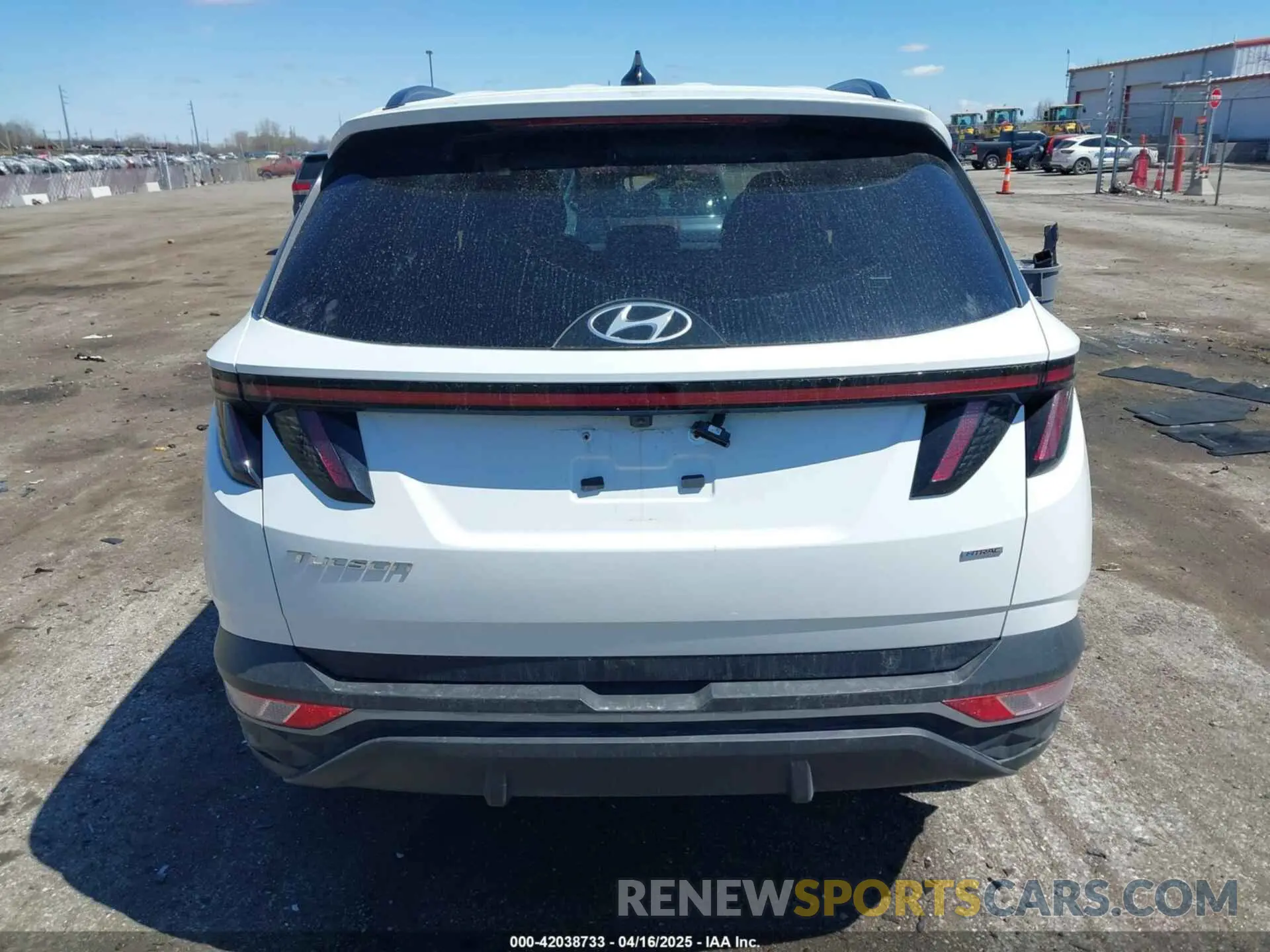 16 Photograph of a damaged car 5NMJBCAE0NH035638 HYUNDAI TUCSON 2022