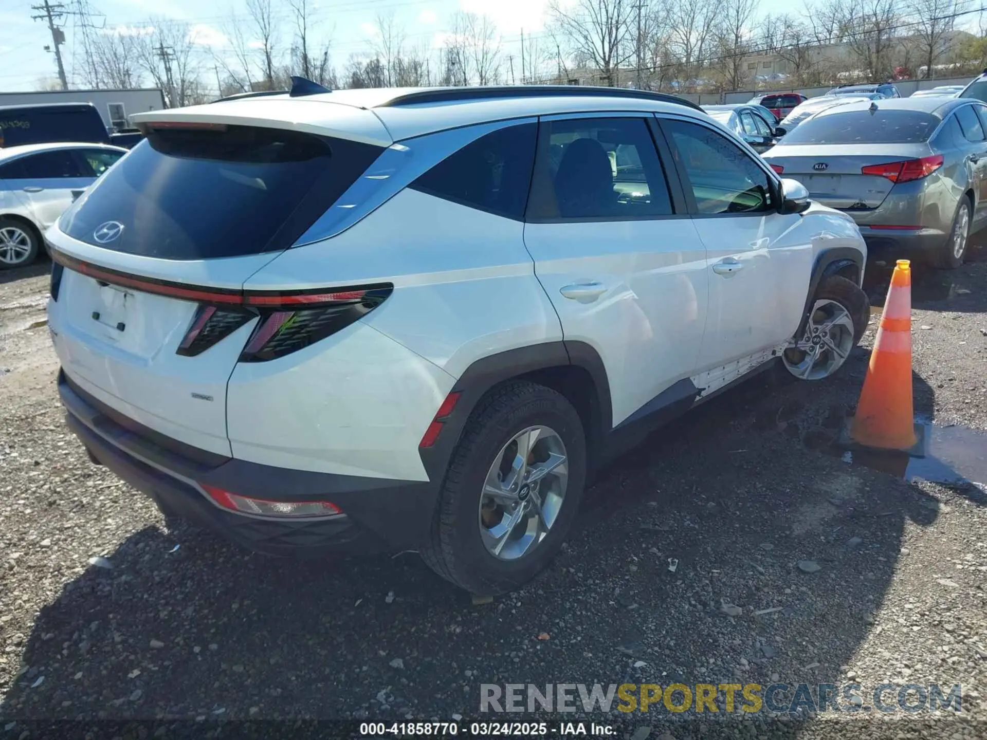 4 Photograph of a damaged car 5NMJBCAE4NH026876 HYUNDAI TUCSON 2022