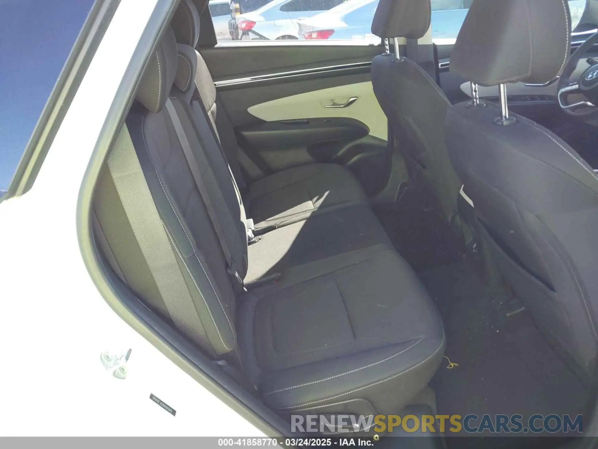 8 Photograph of a damaged car 5NMJBCAE4NH026876 HYUNDAI TUCSON 2022