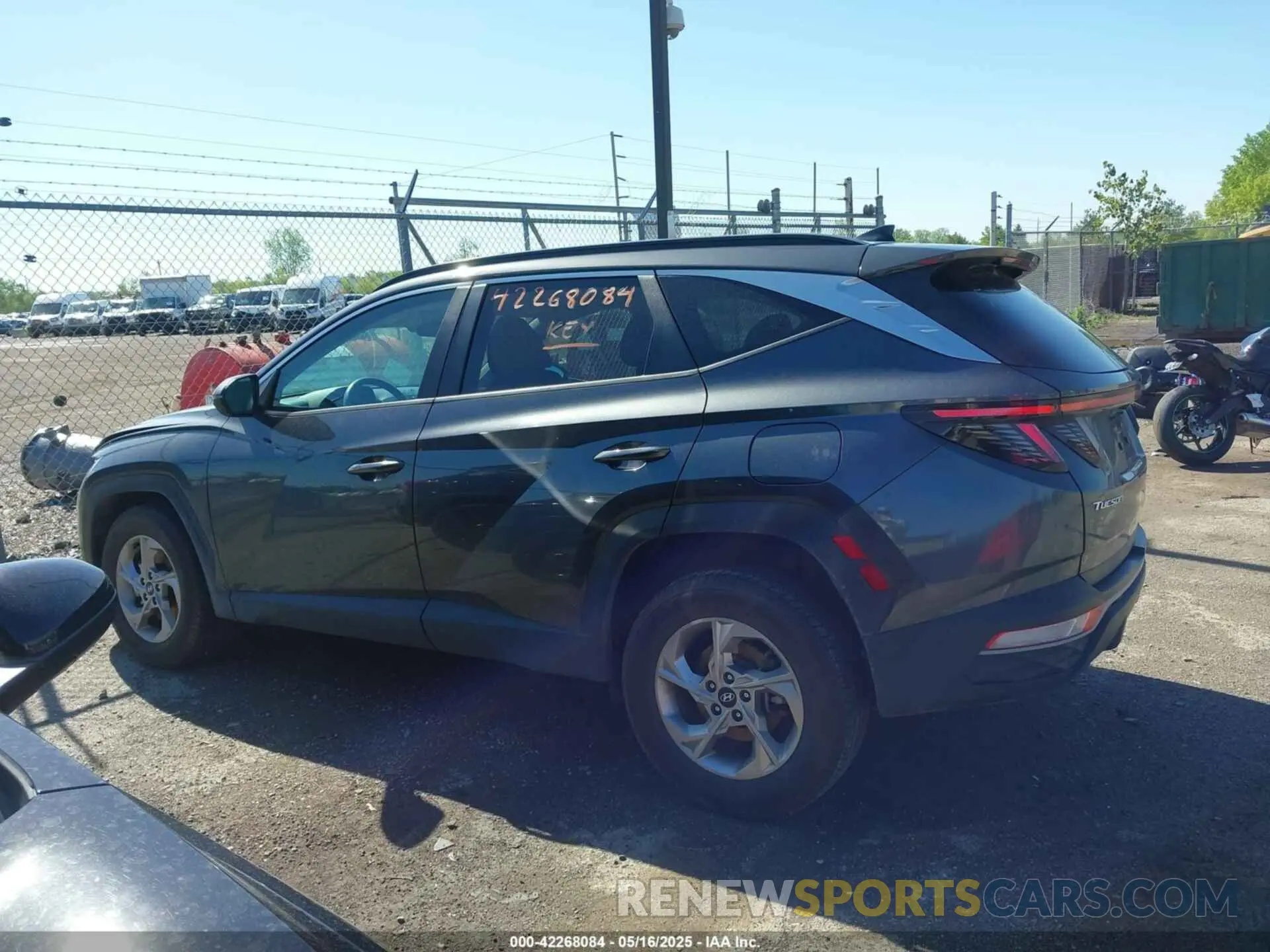 14 Photograph of a damaged car 5NMJBCAE5NH026269 HYUNDAI TUCSON 2022