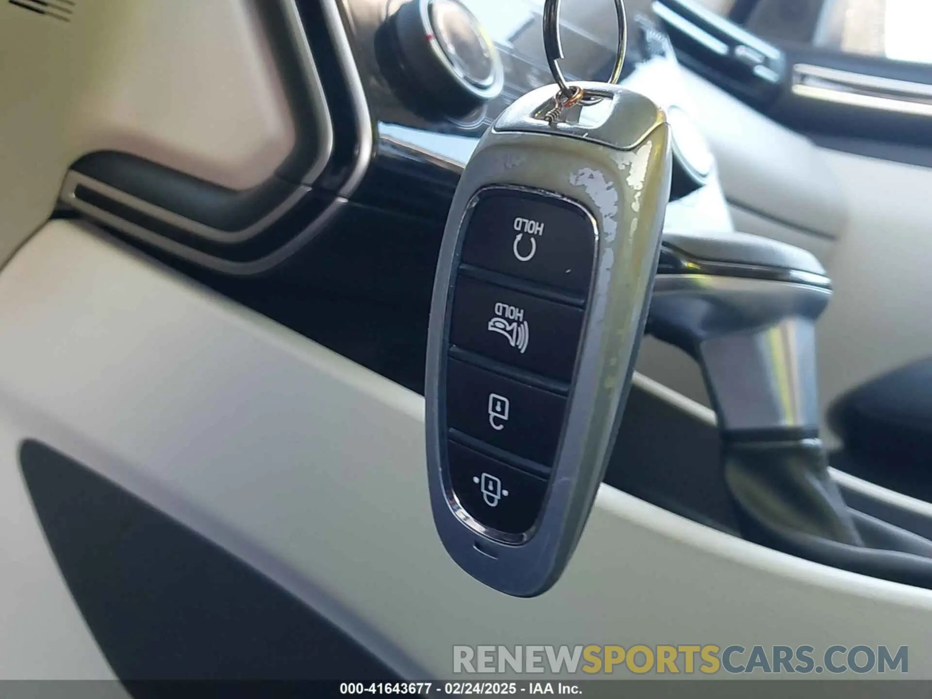 11 Photograph of a damaged car 5NMJBCAE7NH094704 HYUNDAI TUCSON 2022